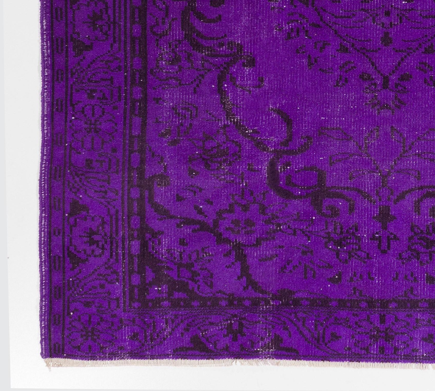 Moderno Tappeto vintage fatto a mano 6x9.4 Ft con design a medaglione sovra-tinto in viola