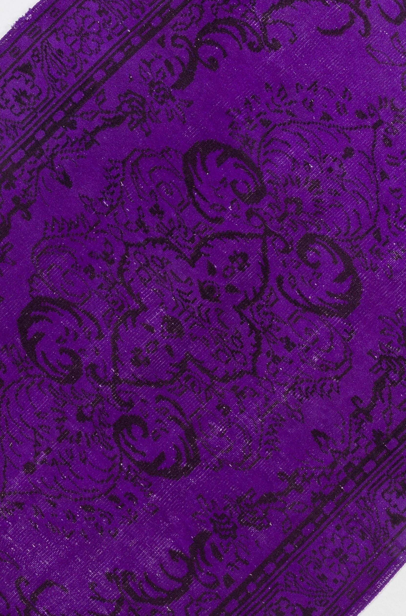Tessuto a mano Tappeto vintage fatto a mano 6x9.4 Ft con design a medaglione sovra-tinto in viola