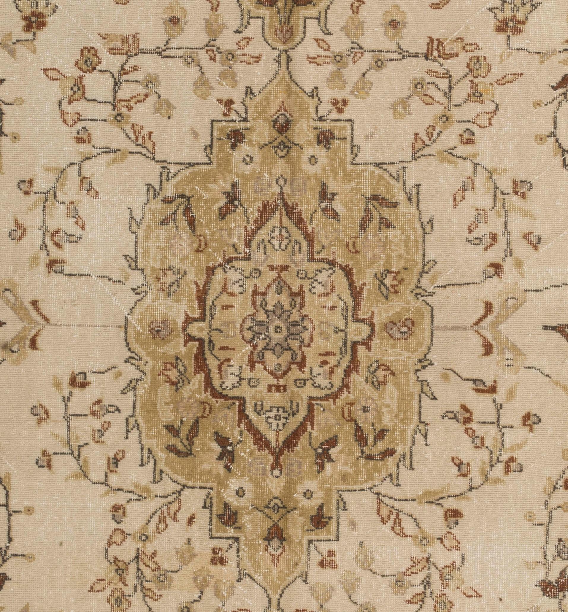 6x9,5 Ft handgefertigter türkischer Vintage-Teppich mit neutraler Farbe, Wollteppich in Beige (Türkisch) im Angebot