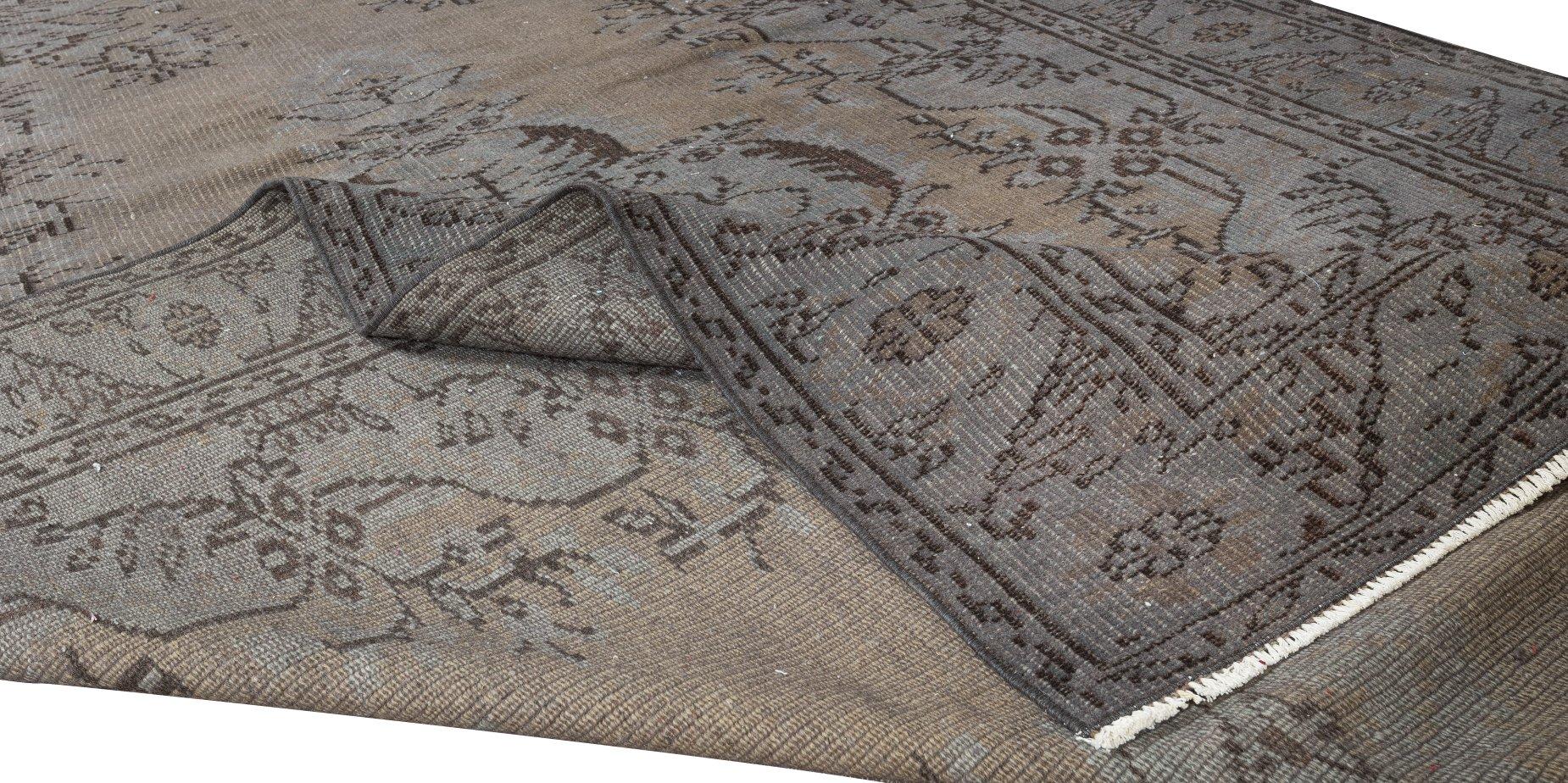 Modern 6x9.5 Ft Vintage area Rug in Grey for Contemporary Interiors, Handmade in Turkey For Sale
