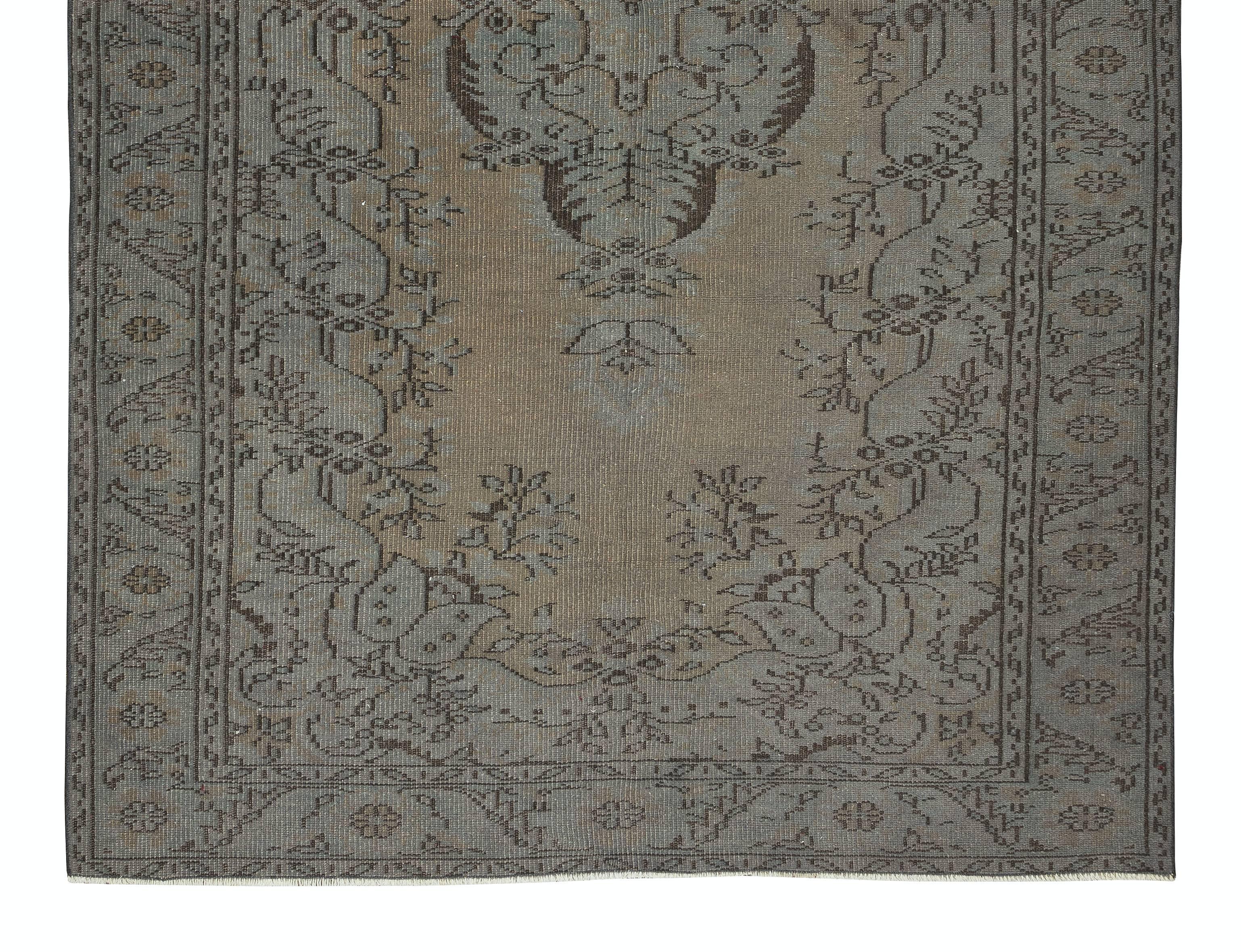 Modern 6x9.5 Ft Vintage area Rug in Grey for Contemporary Interiors, Handmade in Turkey For Sale