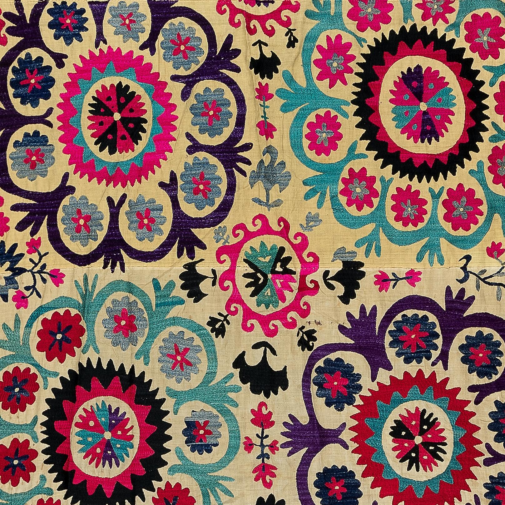 Embroidered 6x9.6 Ft Silk Embroidery Throw. Floral 1970s Suzani Tapestry. Uzbek Wall Hanging For Sale