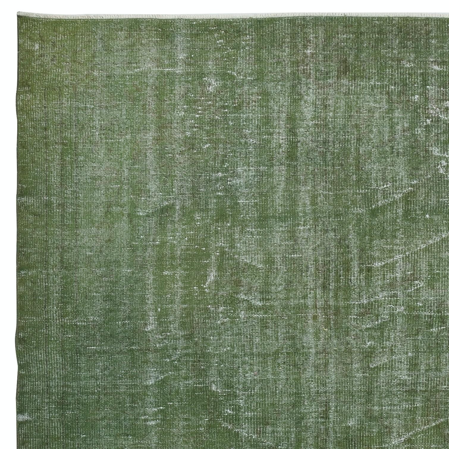 Turco Tappeto vintage turco 6x9.6 Ft tinto in verde per interni moderni in vendita