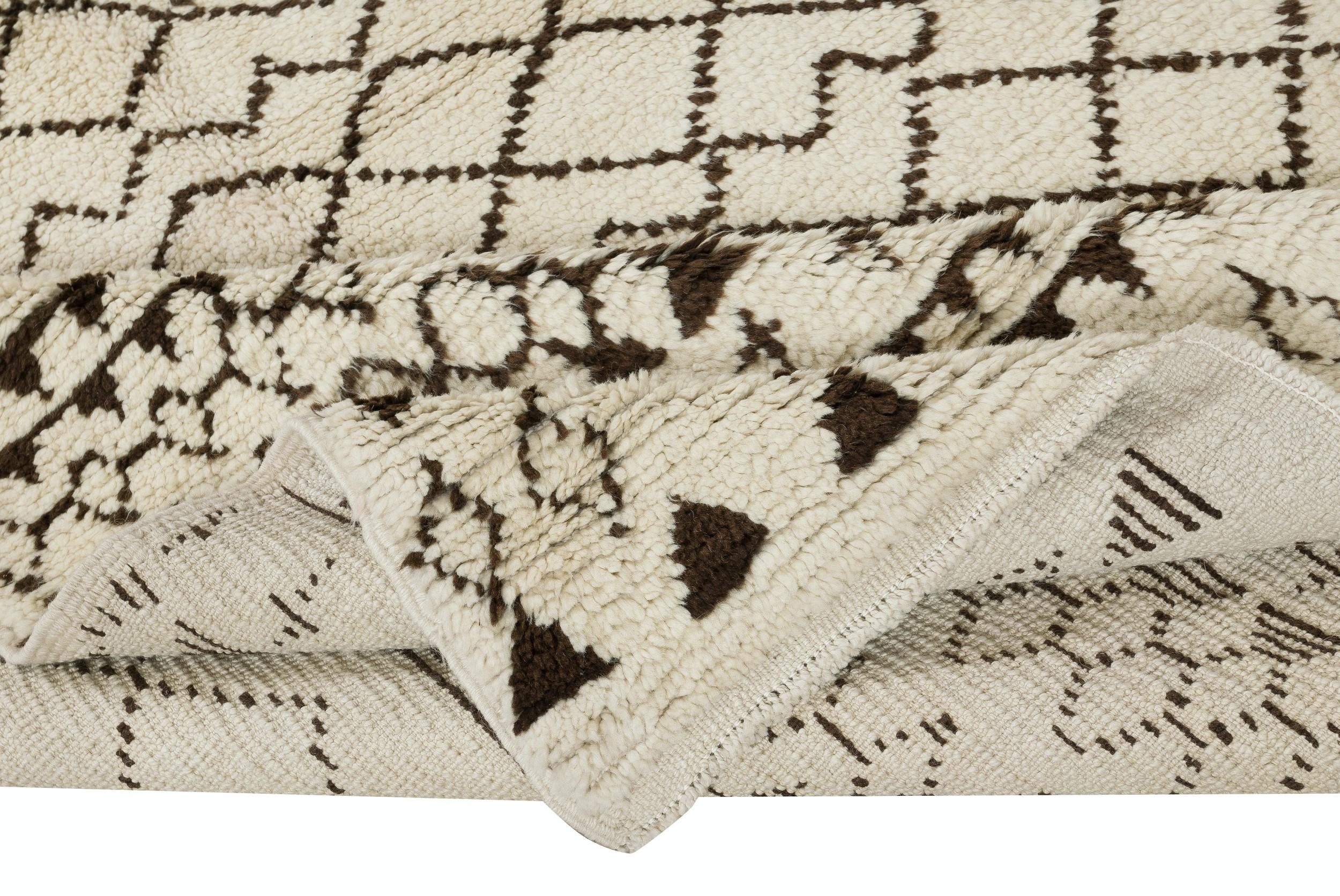 Turkish 6x9.7 Ft Contemporary Handmade Moroccan Tulu Rug Made of Natural Undyed Wool For Sale