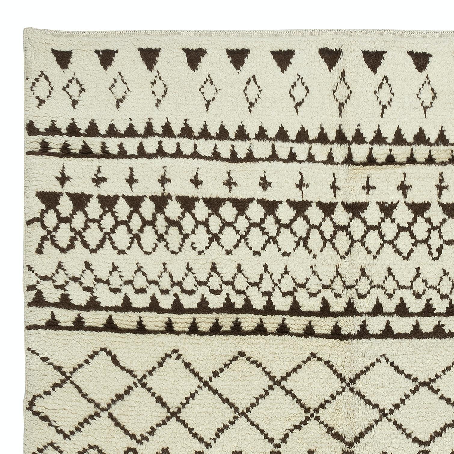 Hand-Knotted 6x9.7 Ft Contemporary Handmade Moroccan Tulu Rug Made of Natural Undyed Wool For Sale