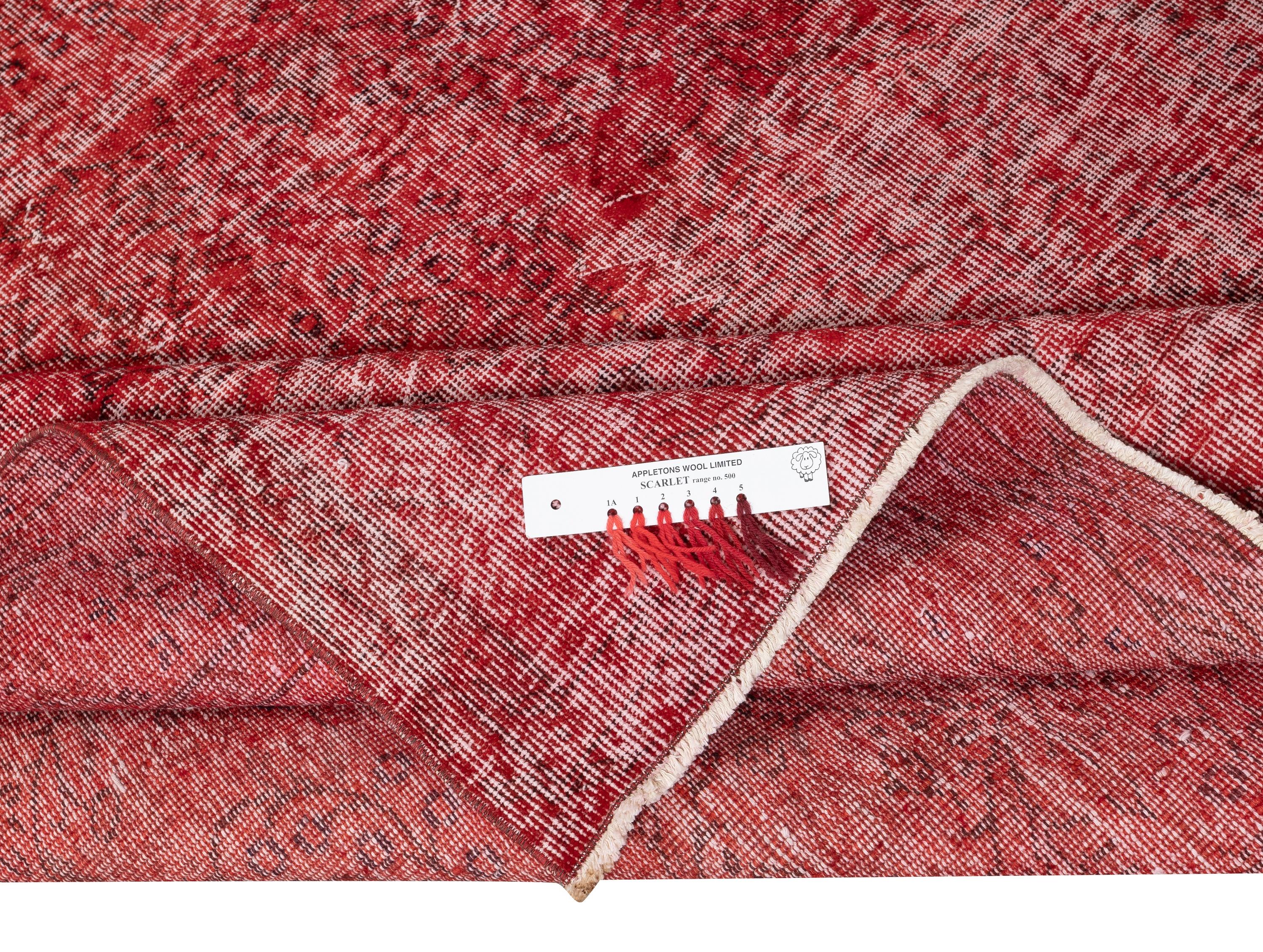 6x9.7 Ft Handgefertigter Teppich aus türkischer Wolle. Vintage Redyed Roter Teppich für modernes Zuhause (Moderne) im Angebot