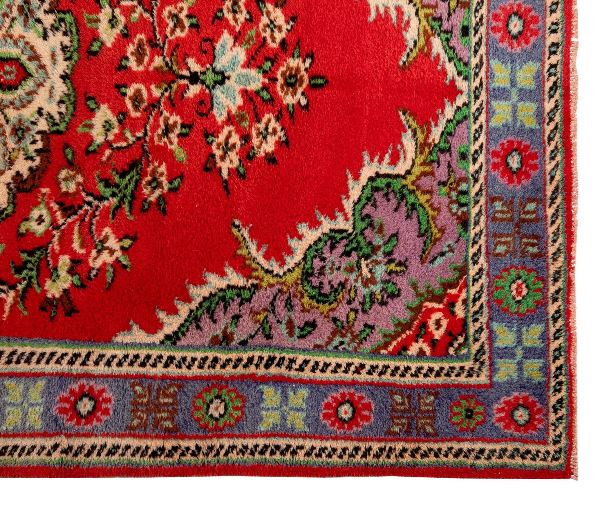 Hand-Knotted 6x9.7 Ft Mid-20th Century Handmade Turkish Area Rug with Floral Medallion Design For Sale