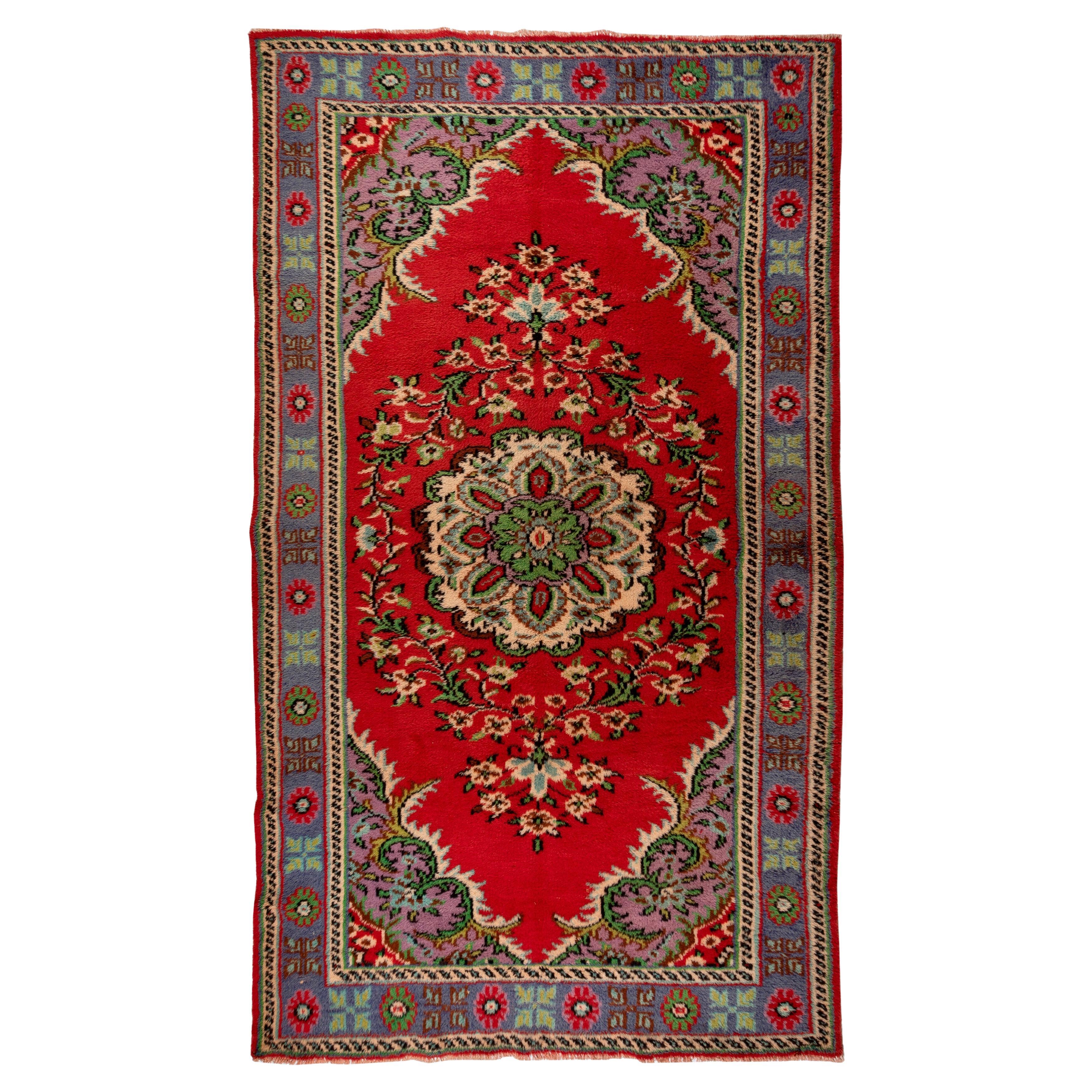 6x9.7 Ft Mid-20th Century Handmade Turkish Area Rug with Floral Medallion Design For Sale