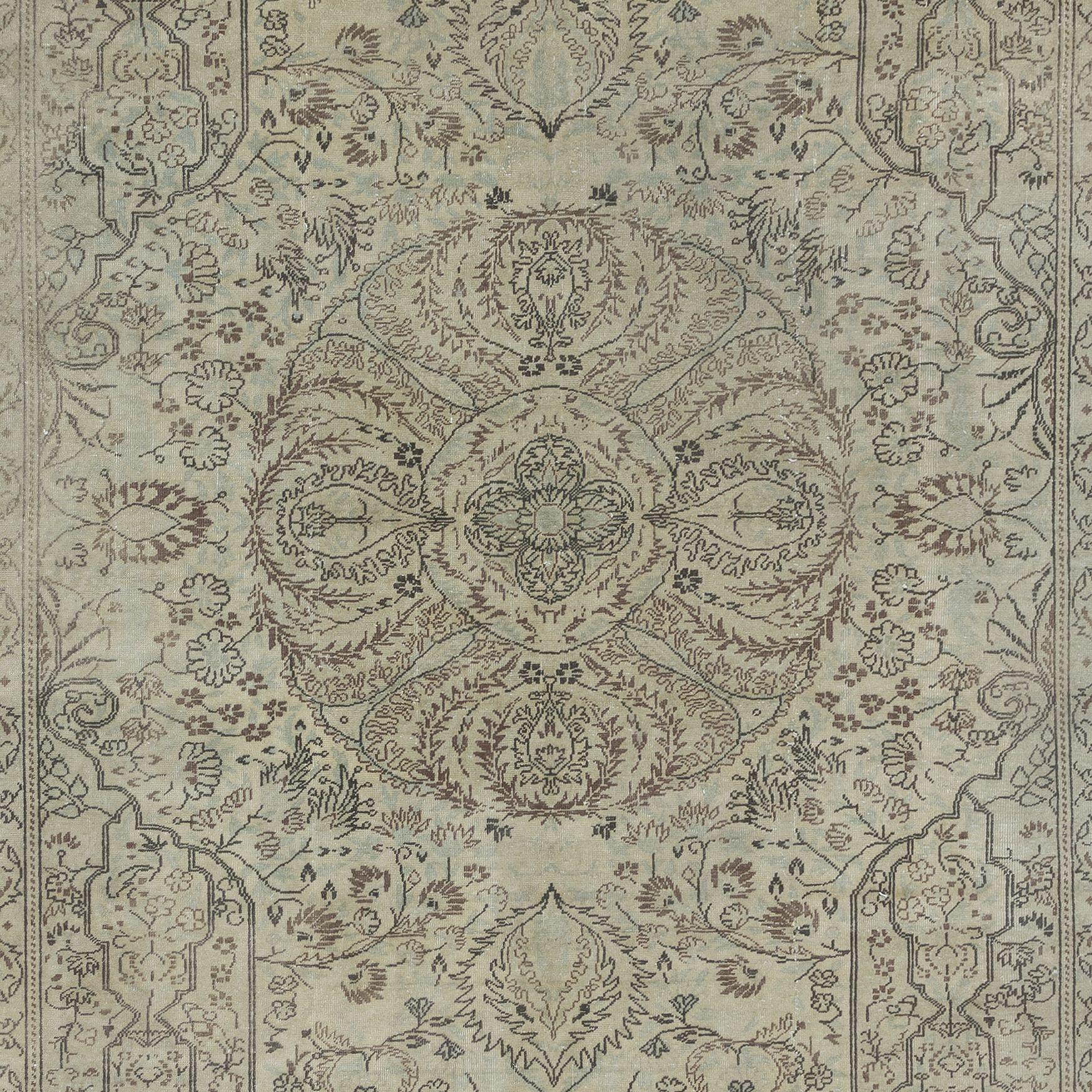 6x9.7 Ft Handmade Turkish Kayseri Wool Area Rug, Modern Medallion Design Carpet In Excellent Condition For Sale In Philadelphia, PA