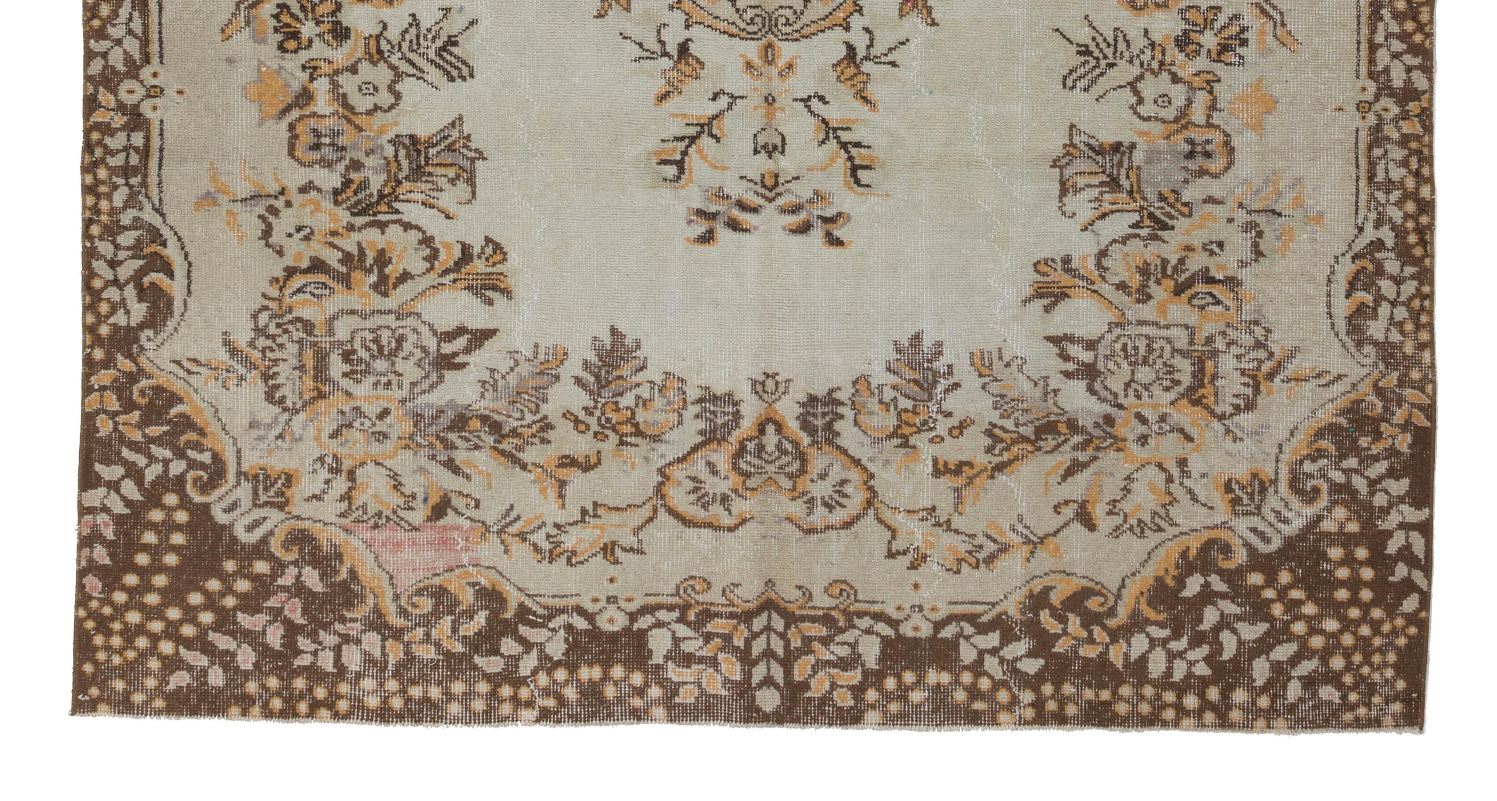 6x9.7 Ft Vintage Türkischer Wollteppich, rustikaler Landhausstil, handgefertigter Teppich im Zustand „Gut“ im Angebot in Philadelphia, PA