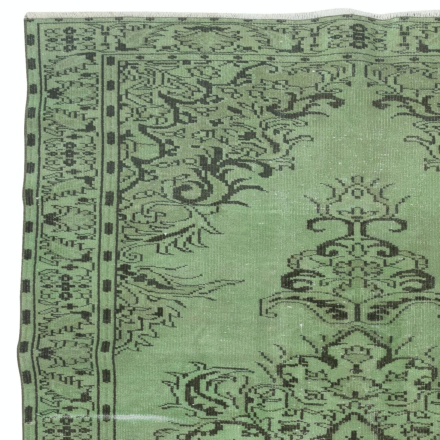 Turco Tappeto vintage turco 6x9.7 Ft tinto in verde per interni moderni in vendita