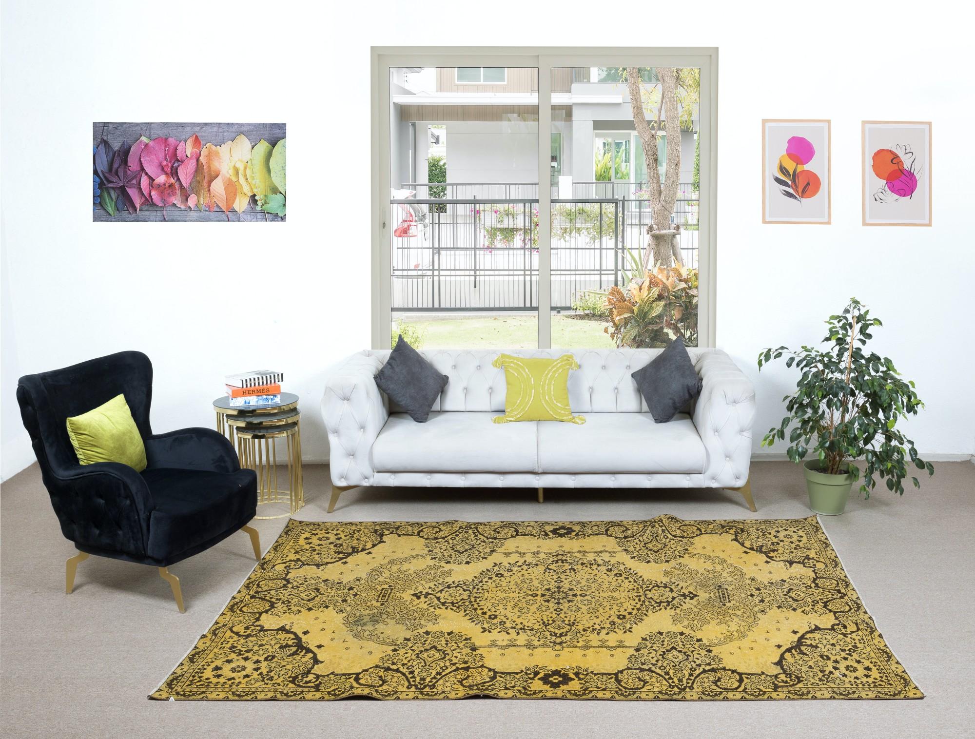 6x9.8 Ft Fantastic Handmade Turkish Rug with Medallion Design & Yellow Field In Good Condition For Sale In Spring Valley, NY