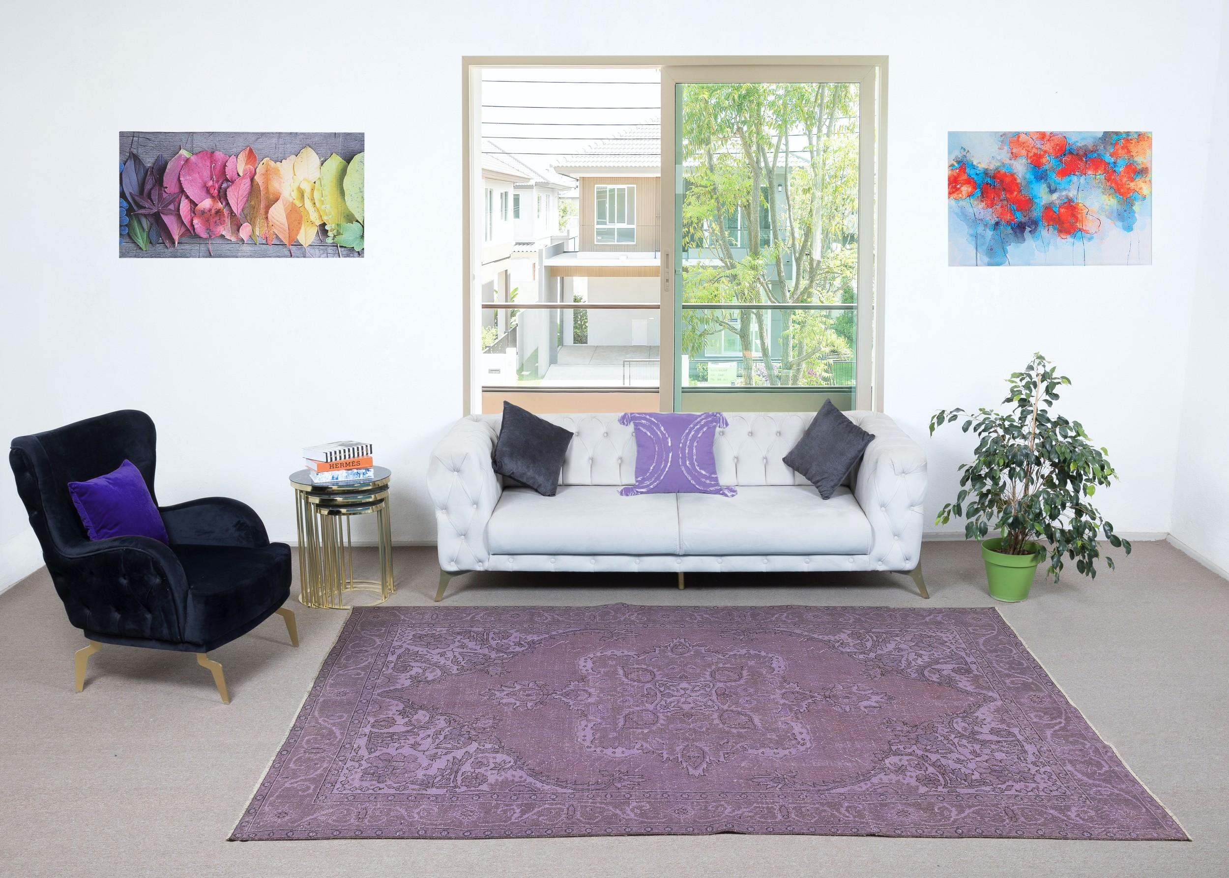 Nos tapis surteints sont tous des pièces vintage nouées à la main qui sont recréées dans notre atelier pour répondre à un plus large éventail de choix de décoration intérieure, du moderne au côtier, de l'industriel au rustique/cottage. Ces tapis
