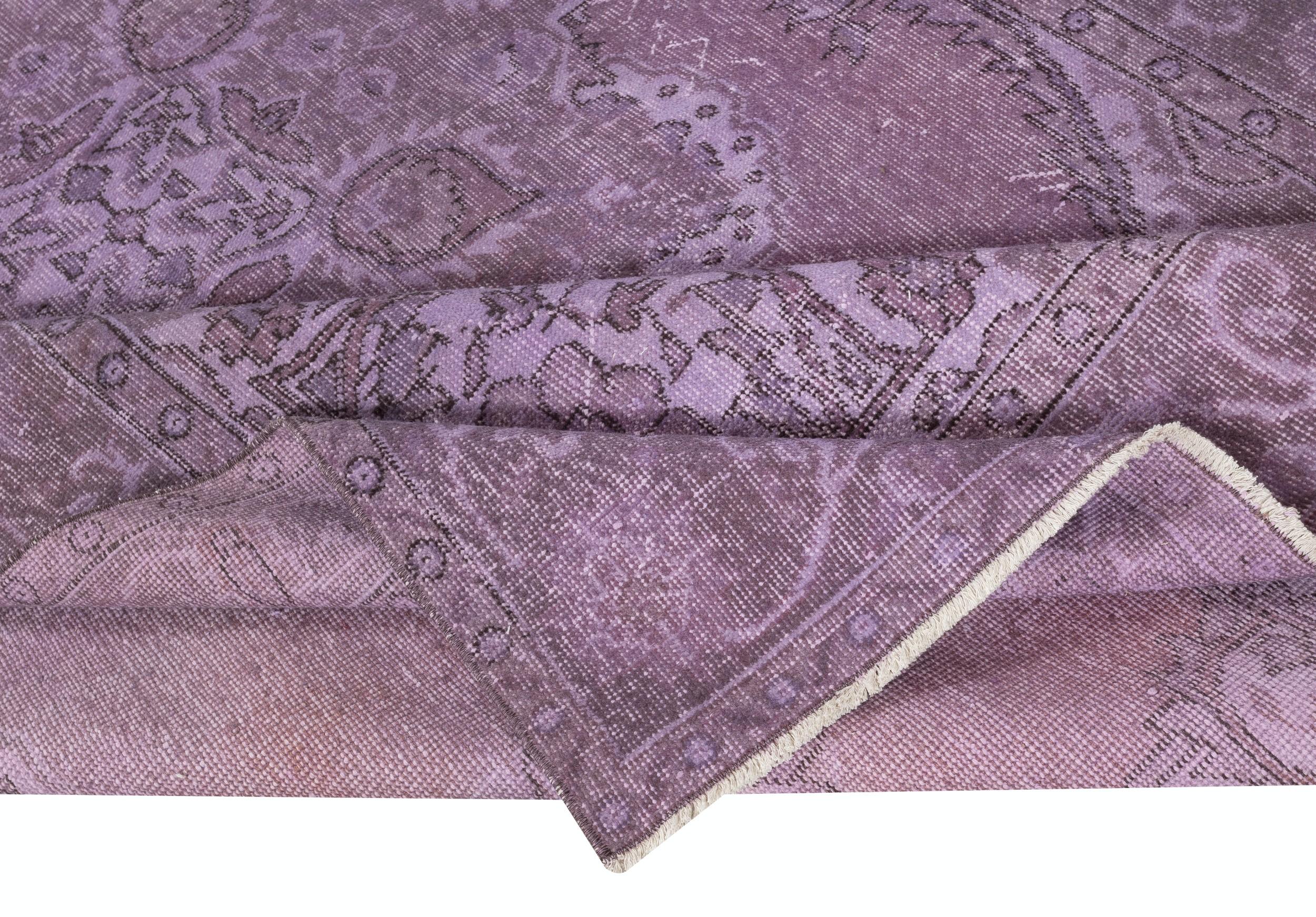Moderne 6x9.8 Ft Purple Wool Area Rug for Modern Interiors, Hand-Knotted in Turkey (Tapis de laine violet pour intérieurs modernes, noué à la main en Turquie) en vente