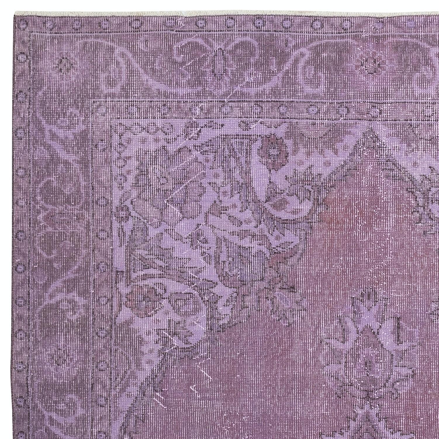Turc 6x9.8 Ft Purple Wool Area Rug for Modern Interiors, Hand-Knotted in Turkey (Tapis de laine violet pour intérieurs modernes, noué à la main en Turquie) en vente