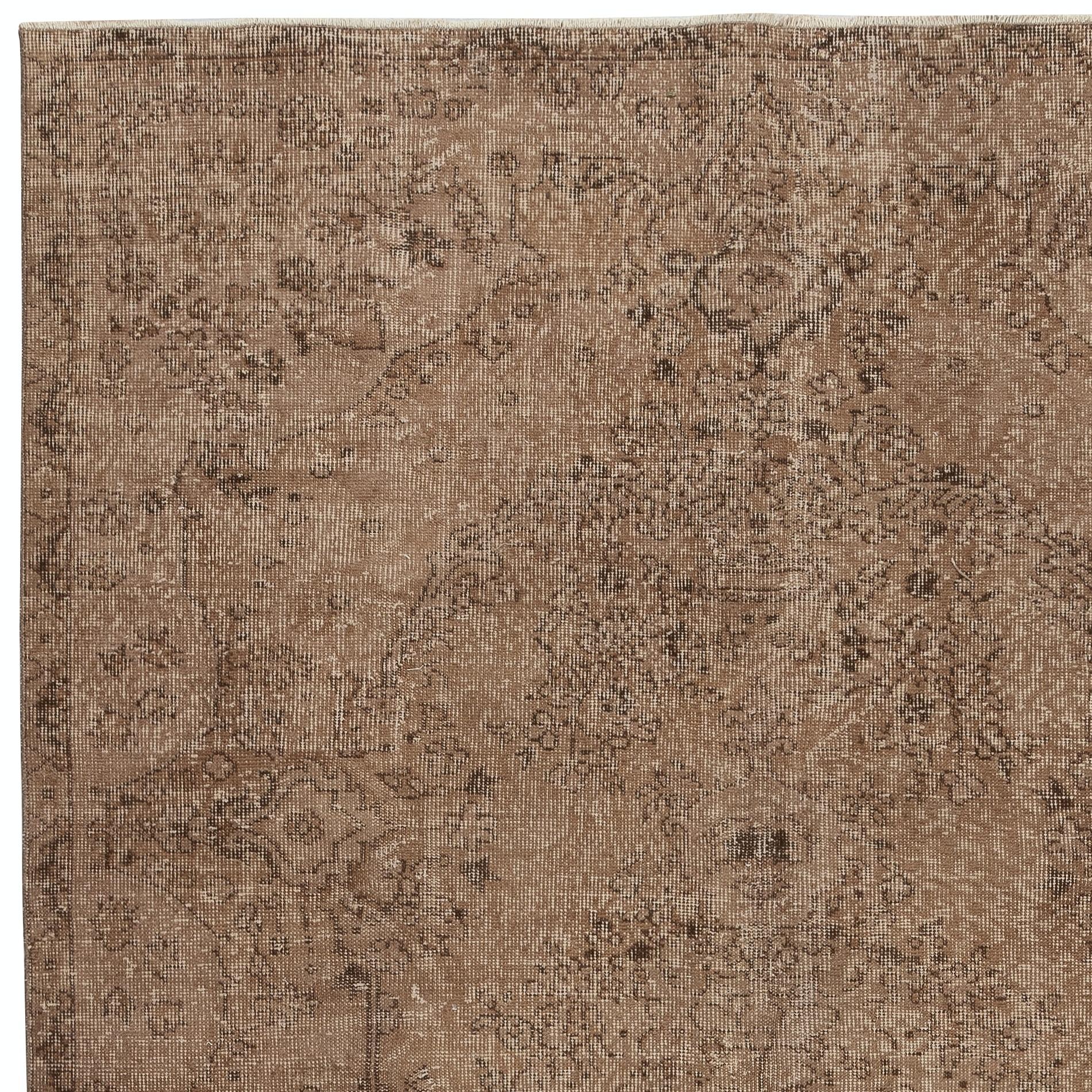 Annodato a mano Tappeto Vintage 6x9.8 Ft Sovratinto in Marrone per Interni Moderni. Realizzato a mano in Turchia in vendita