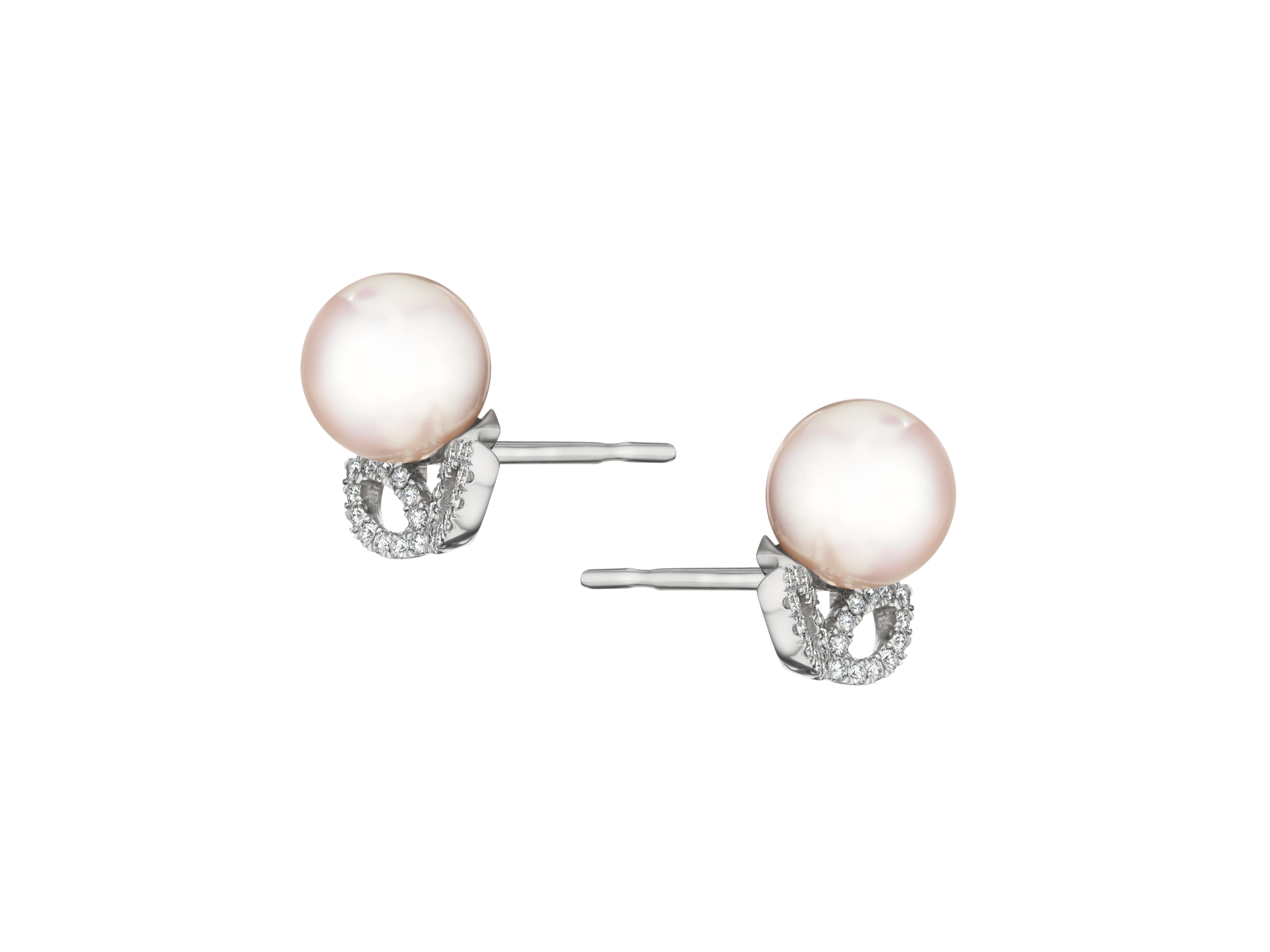 Our Akoya cultured pearl earrings which have diamond pavé leaves sprouting out under a pink-hued pearl.  Delicate and feminine, the design is perfect to allow the wearer to bloom in casual or formal occasions with effortless grace.

-  Metal:  Solid