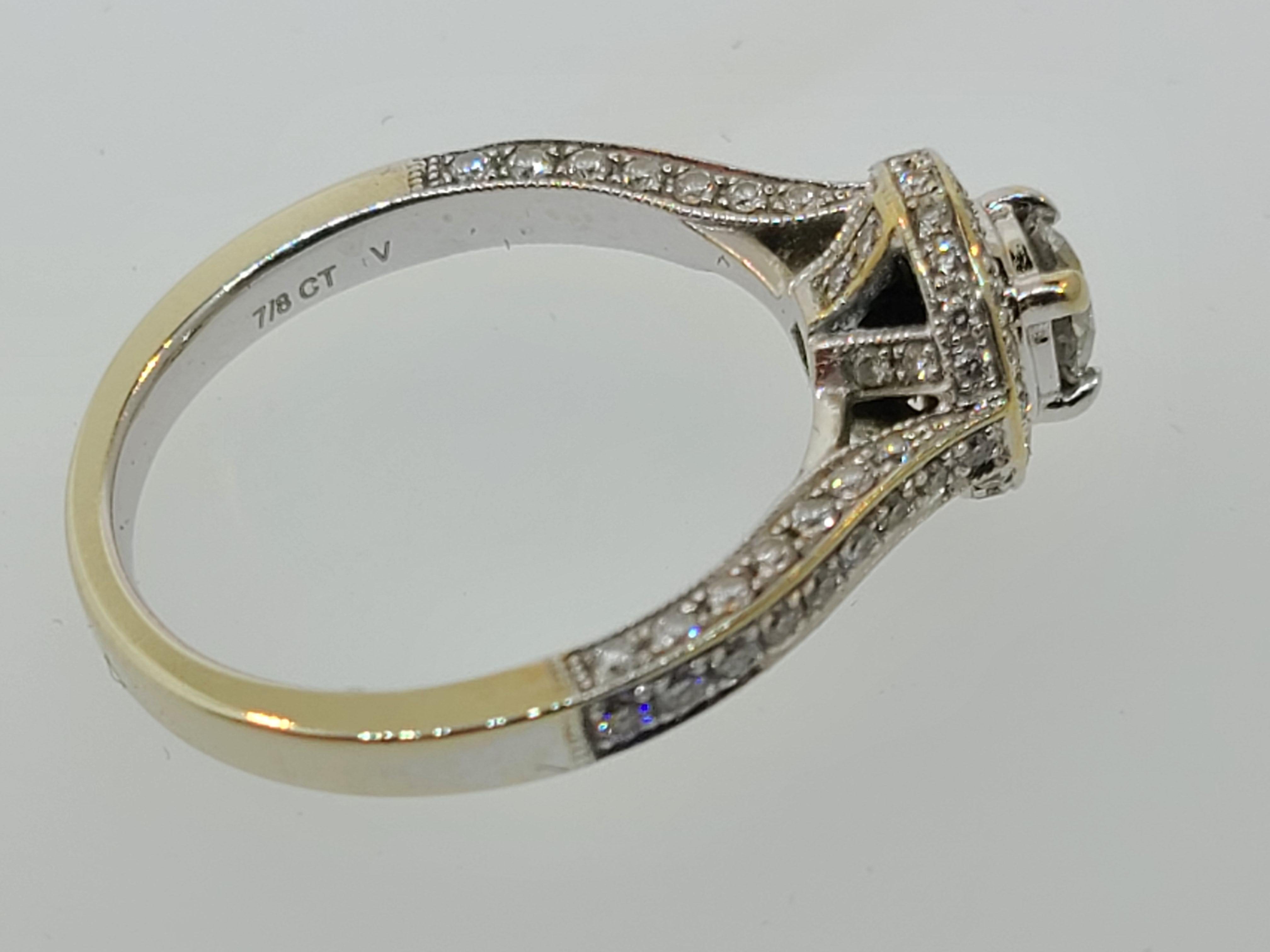 Verlobungsring aus 14 Karat Weißgold mit 7/8 Karat Halo-Diamant (Rundschliff) im Angebot