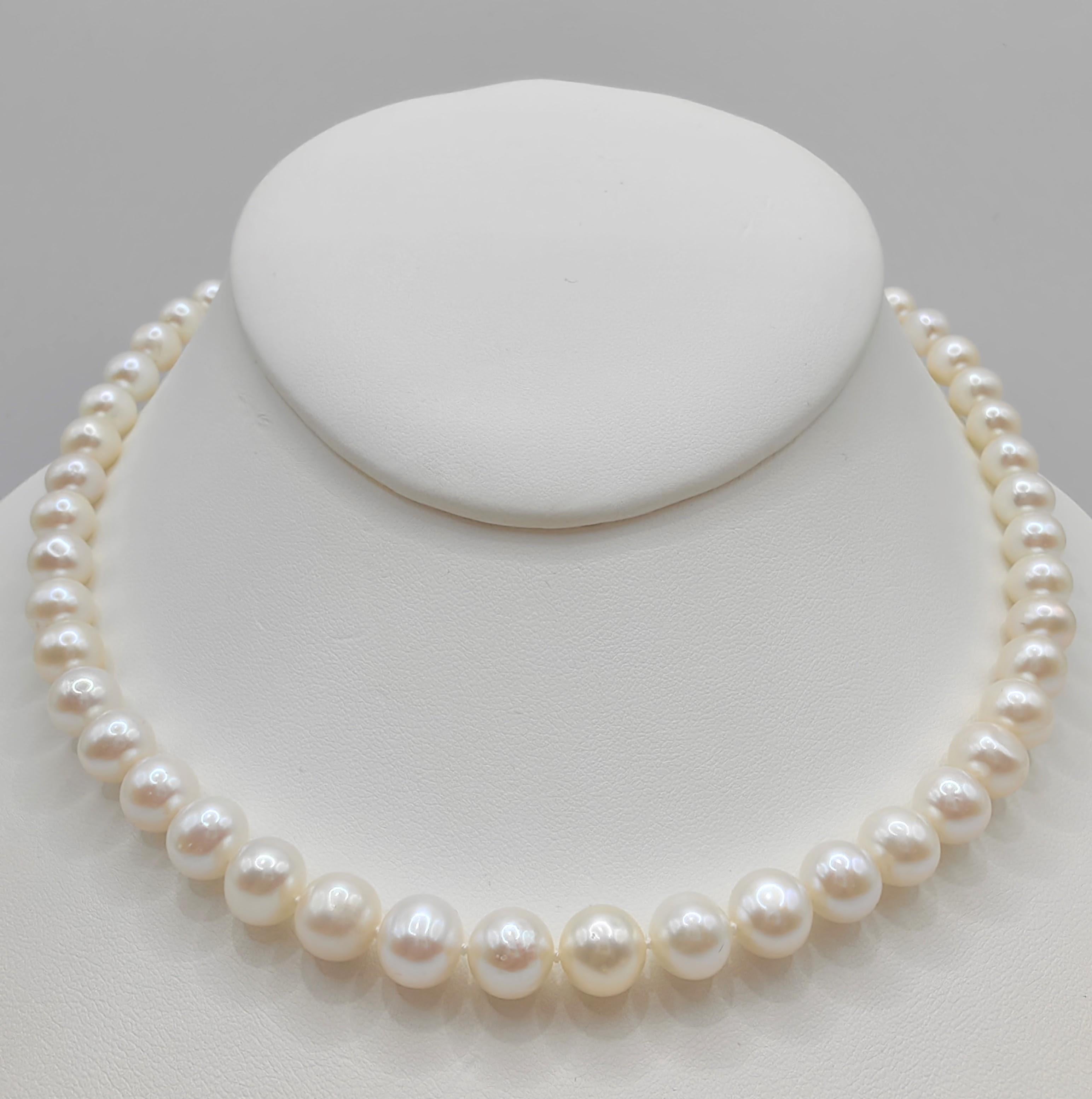 Women's or Men's 7-8mm White Round Pearl Necklace with 18K Gold Clasp For Sale