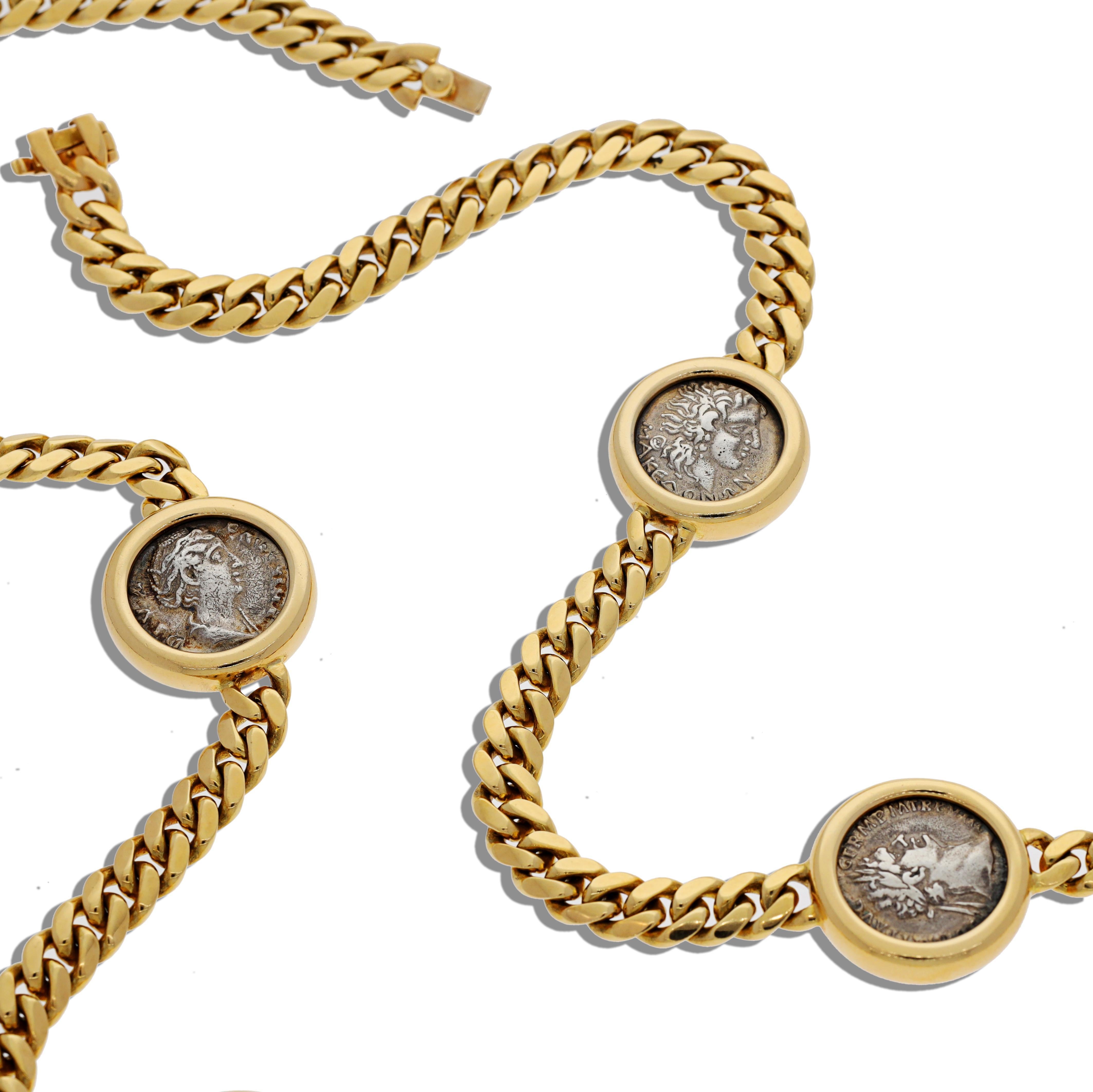 Nicola Bulgari, grand collectionneur de pièces de monnaie, a inspiré la collection Monet.
Collier de 7 pièces anciennes en or jaune 18K.
Extrêmement rares 7 pièces de l'empereur romain.
Longueur approximative - 16