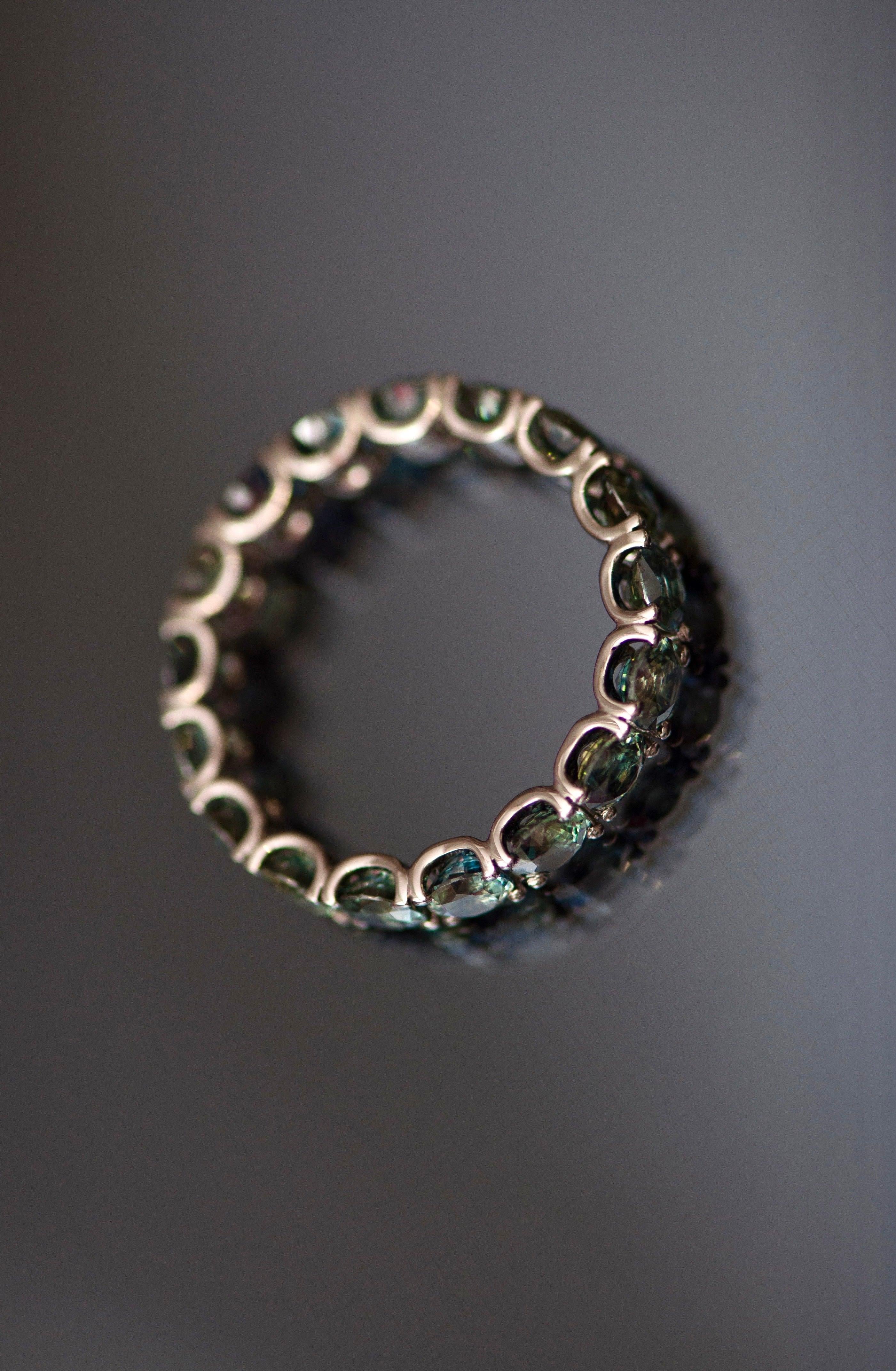 For Sale:  7 Сarat Bi-Color Marriage Sapphire 14 Karat Gold Infinity Ring 9