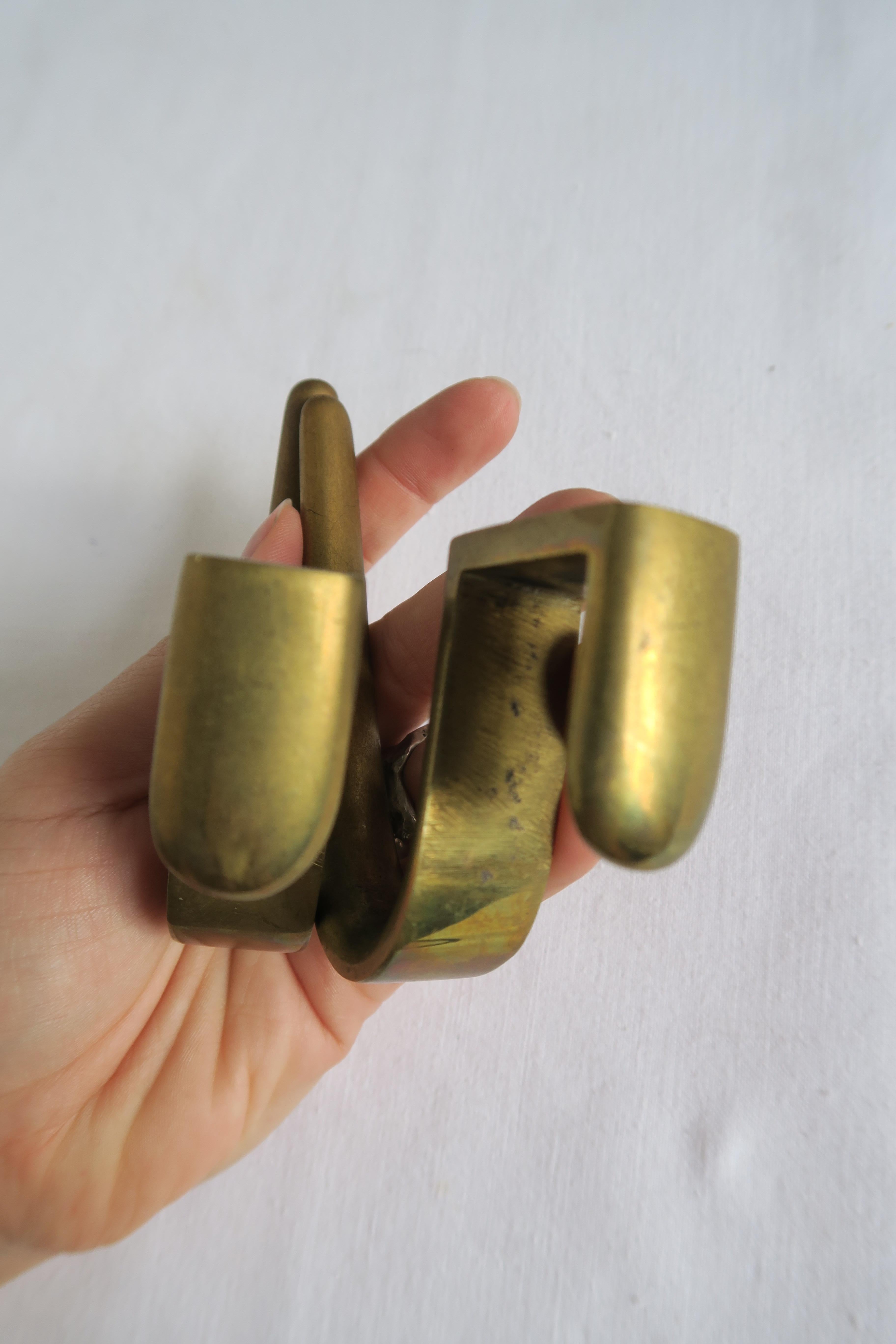 7 Authentic Heavy Brass Coat Hooks Designed by Carl Auböck In Excellent Condition For Sale In Vienna, AT