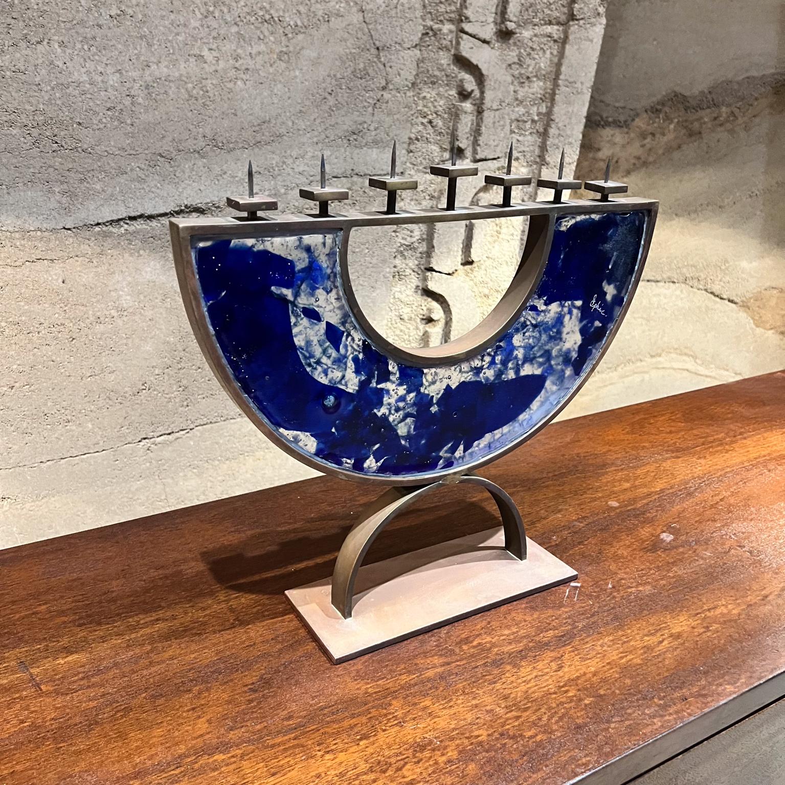 Contemporary Jewish 7 Arm Menorah Jerusalem Sea 
blue fused art glass and bronze.
Signed by artist. 
15.25 h x 16.5 w x 4 d
Very good original condition. 
Refer to images please.



  
