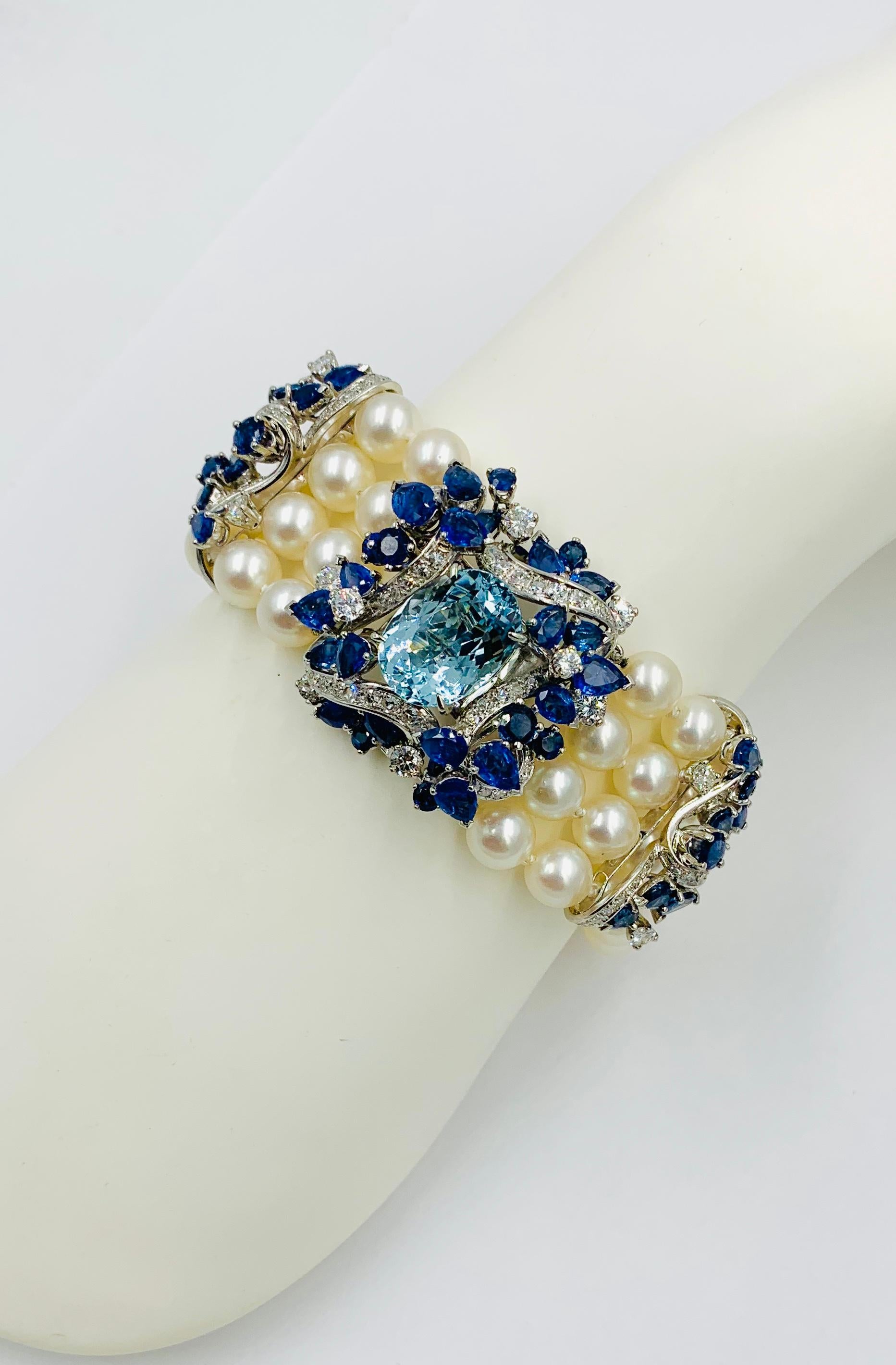 7 Carat Aquamarine 10 Carat Sapphire Diamond Pearl Bracelet France 18 Karat Gold In Good Condition In New York, NY