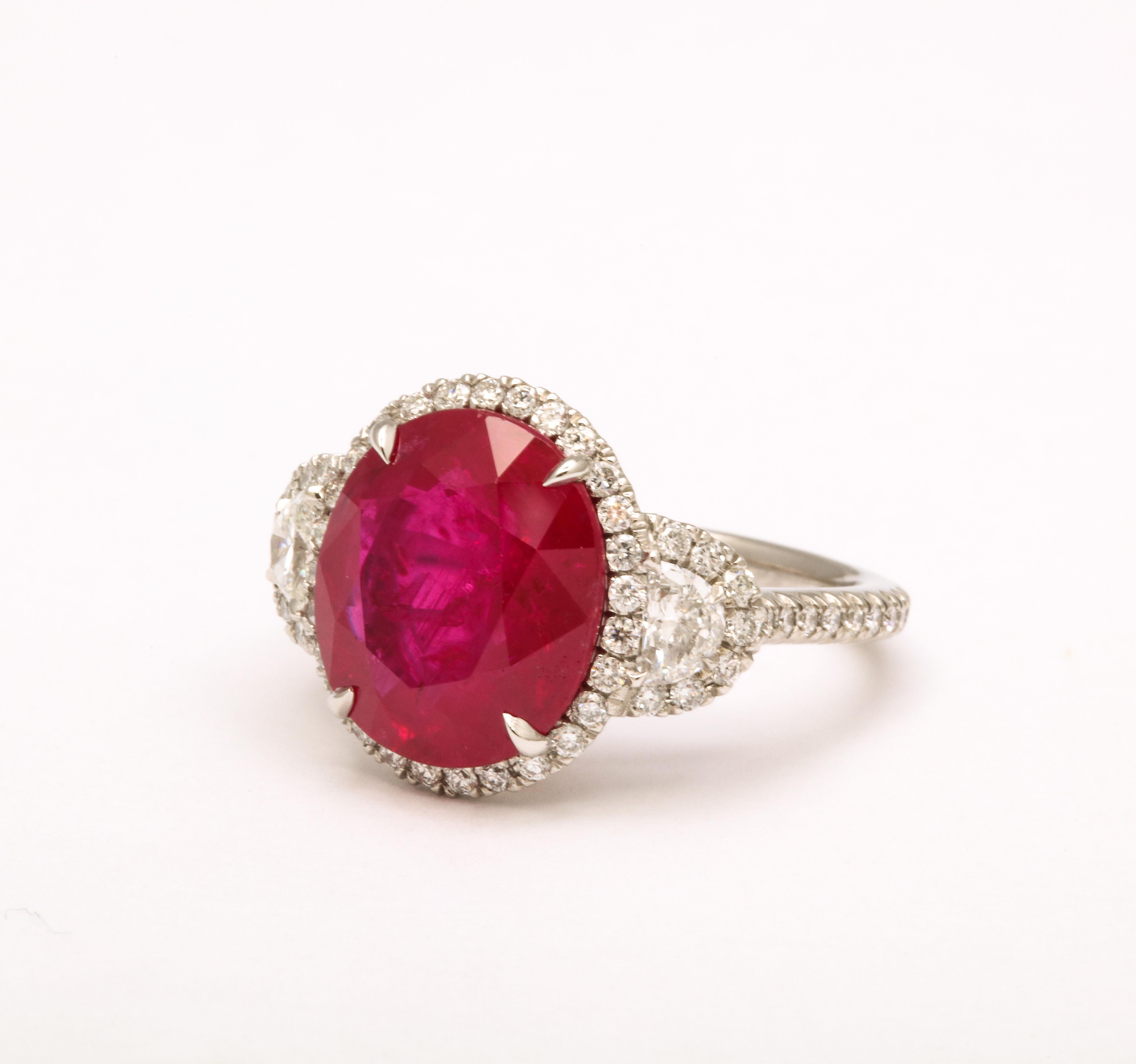 7 Karat Ring mit Burma-Rubin und Diamant im Zustand „Neu“ im Angebot in New York, NY