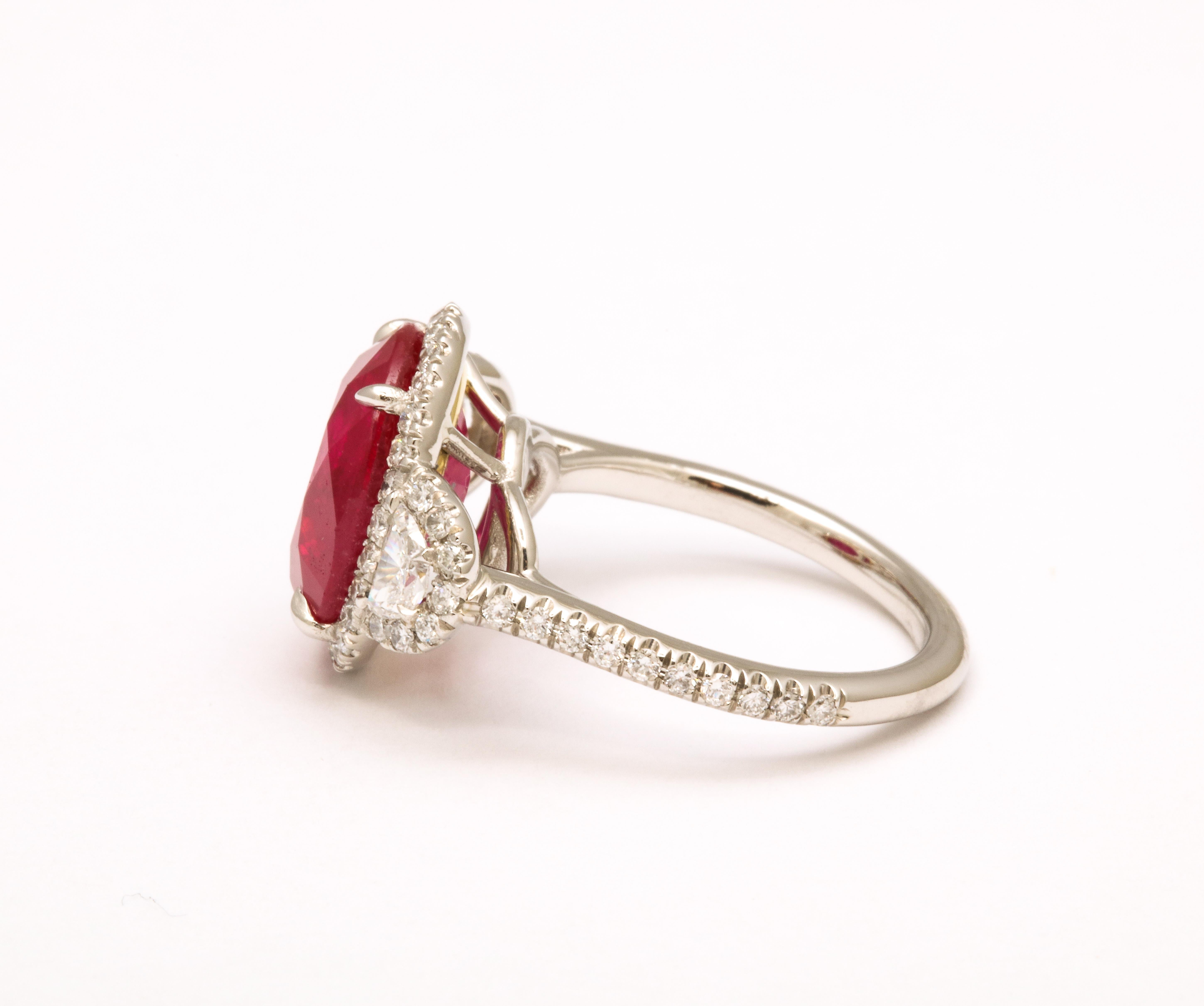 7 Karat Ring mit Burma-Rubin und Diamant Damen im Angebot