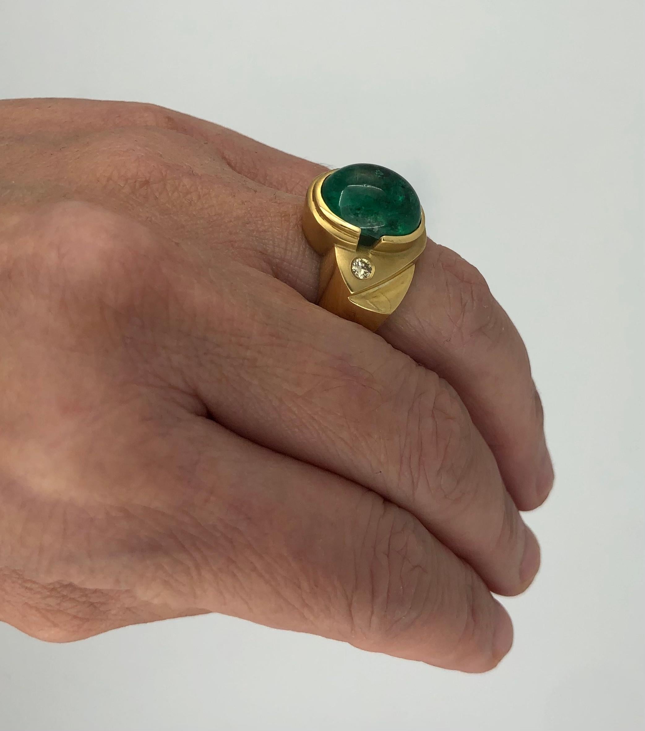 7 Carat Cabochon Emerald & Diamond Signet Ring, 18K In Excellent Condition In New York, NY