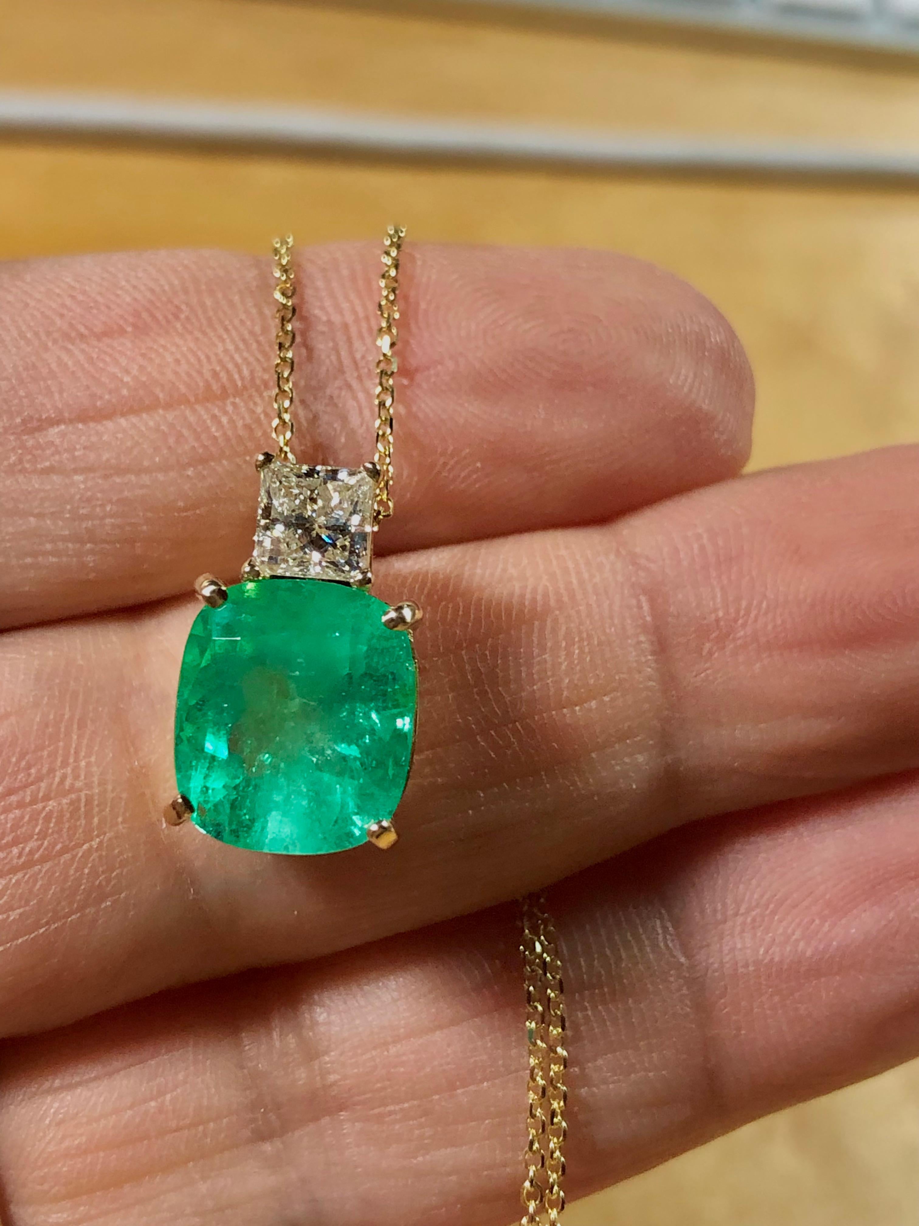 Women's 7 Carat Cushion Natural Emerald and Diamond 18k Yellow Gold Pendant Necklace For Sale