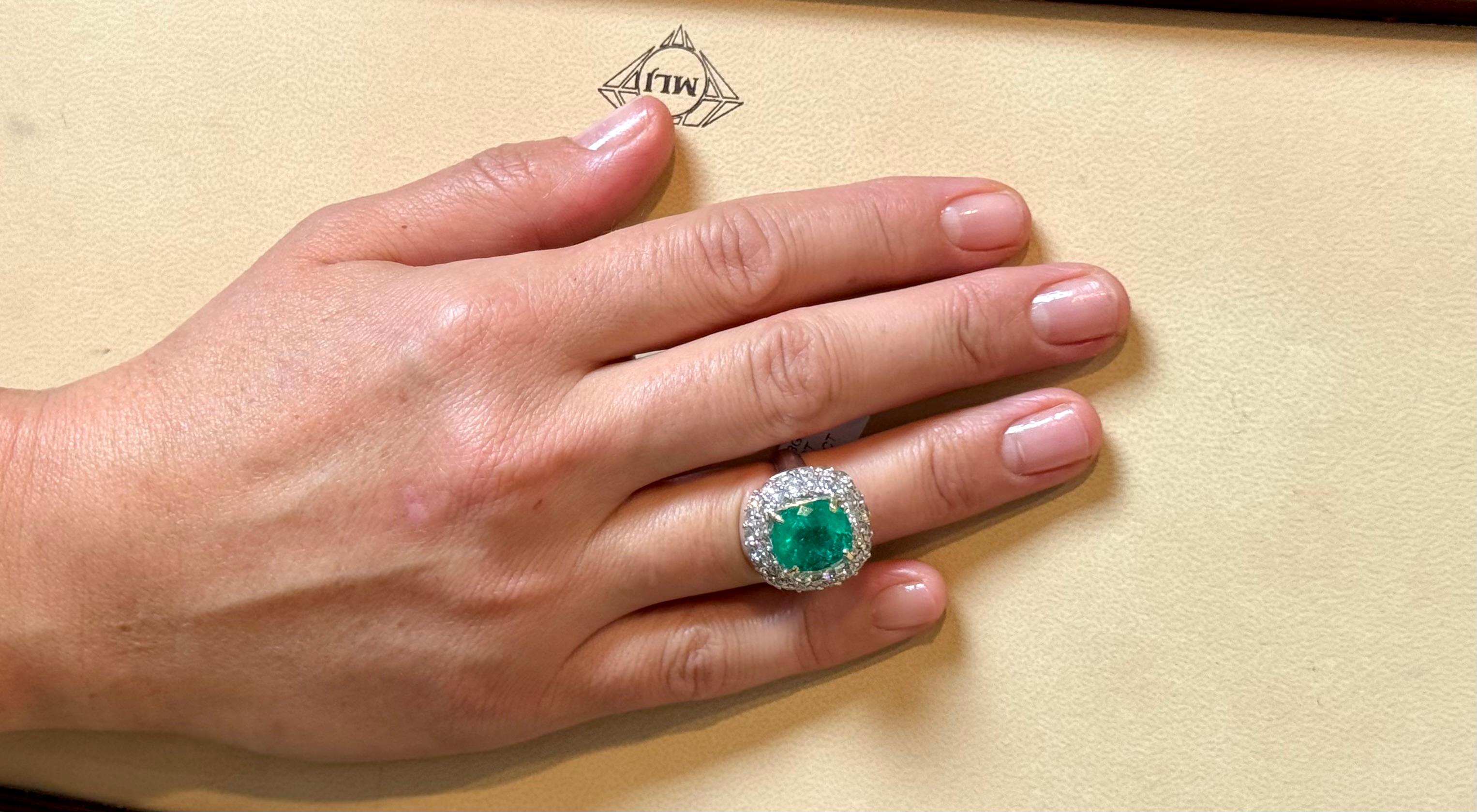 Esmeralda colombiana talla cojín de 7 quilates y anillo de diamantes de 3,5 quilates en platino talla 6,2 en venta 6