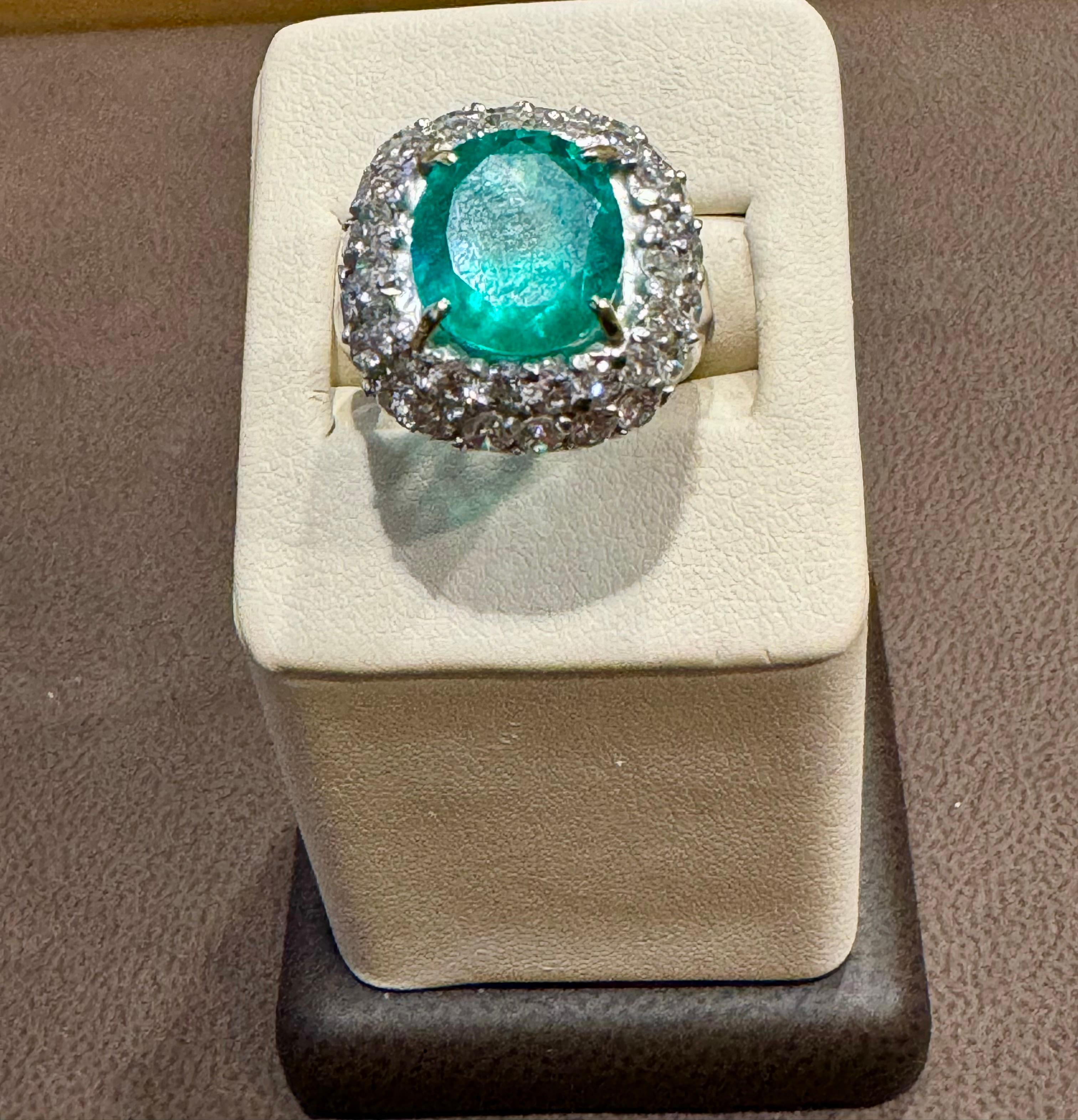 7 Carat Cushion Cut Colombian Emerald & 3.5 Ct Diamond Ring in Platinum Size 6.2 For Sale 1