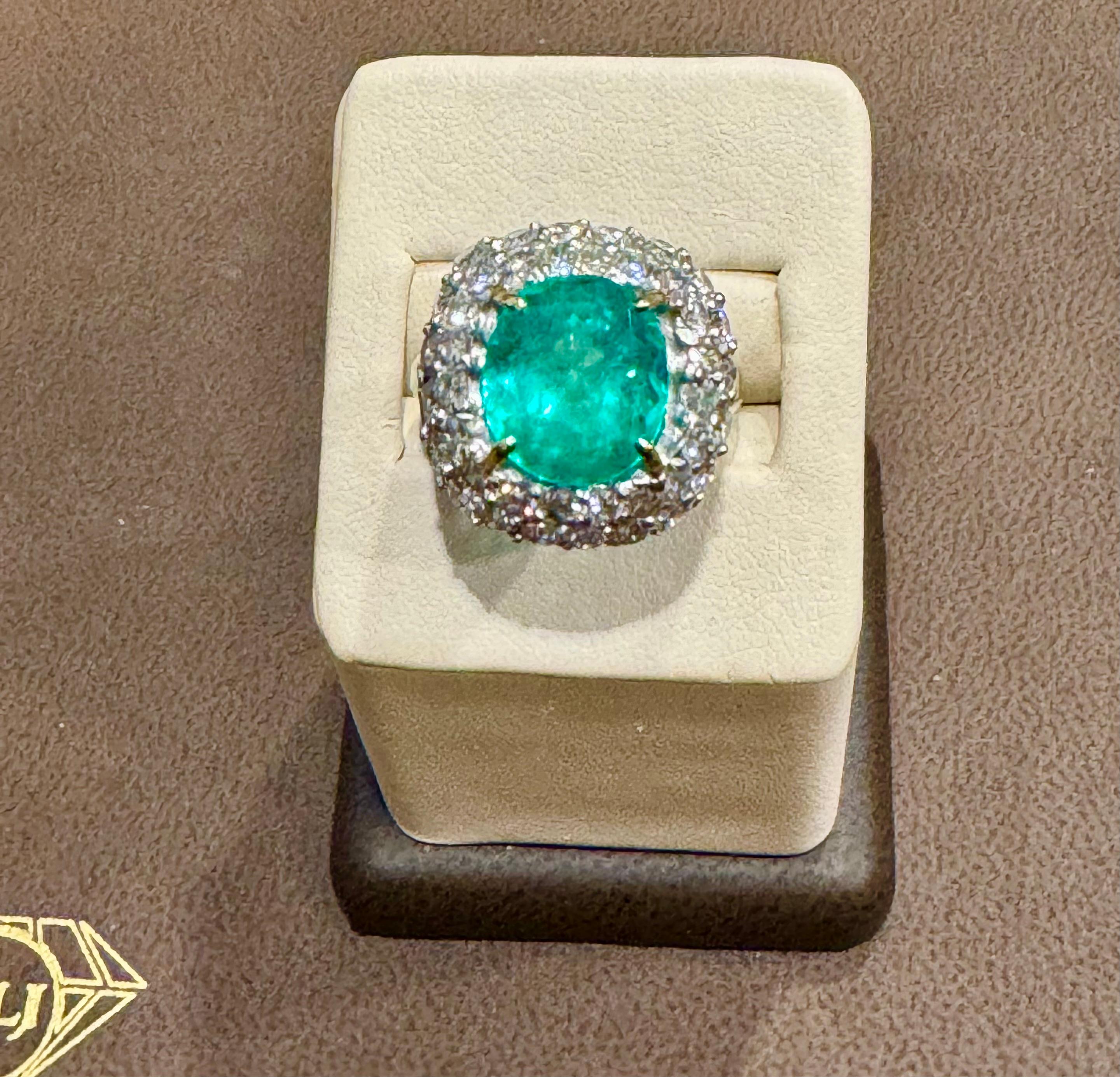 7 Carat Cushion Cut Colombian Emerald & 3.5 Ct Diamond Ring in Platinum Size 6.2 For Sale 2