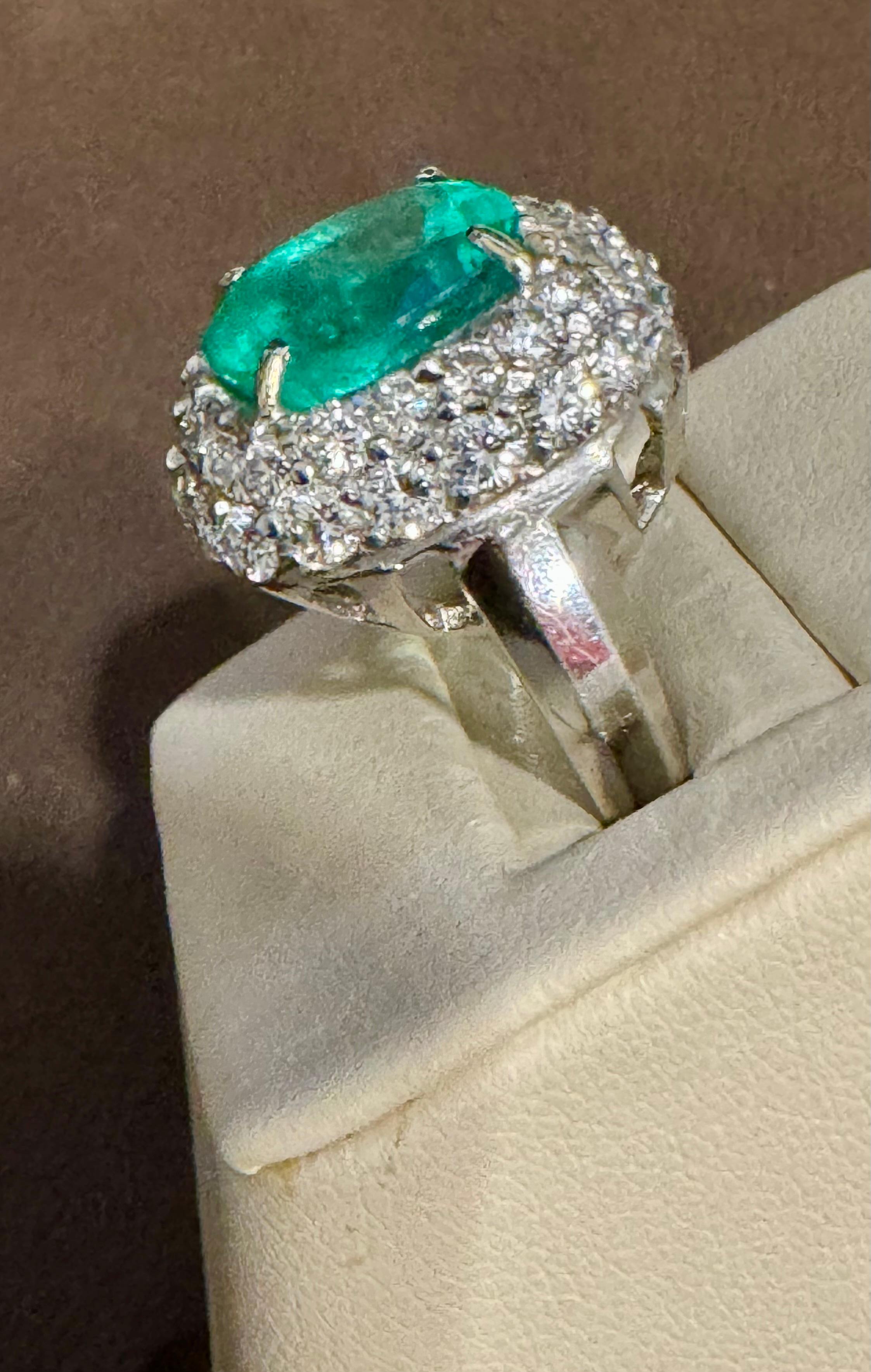 7 Carat Cushion Cut Colombian Emerald & 3.5 Ct Diamond Ring in Platinum Size 6.2 For Sale 4