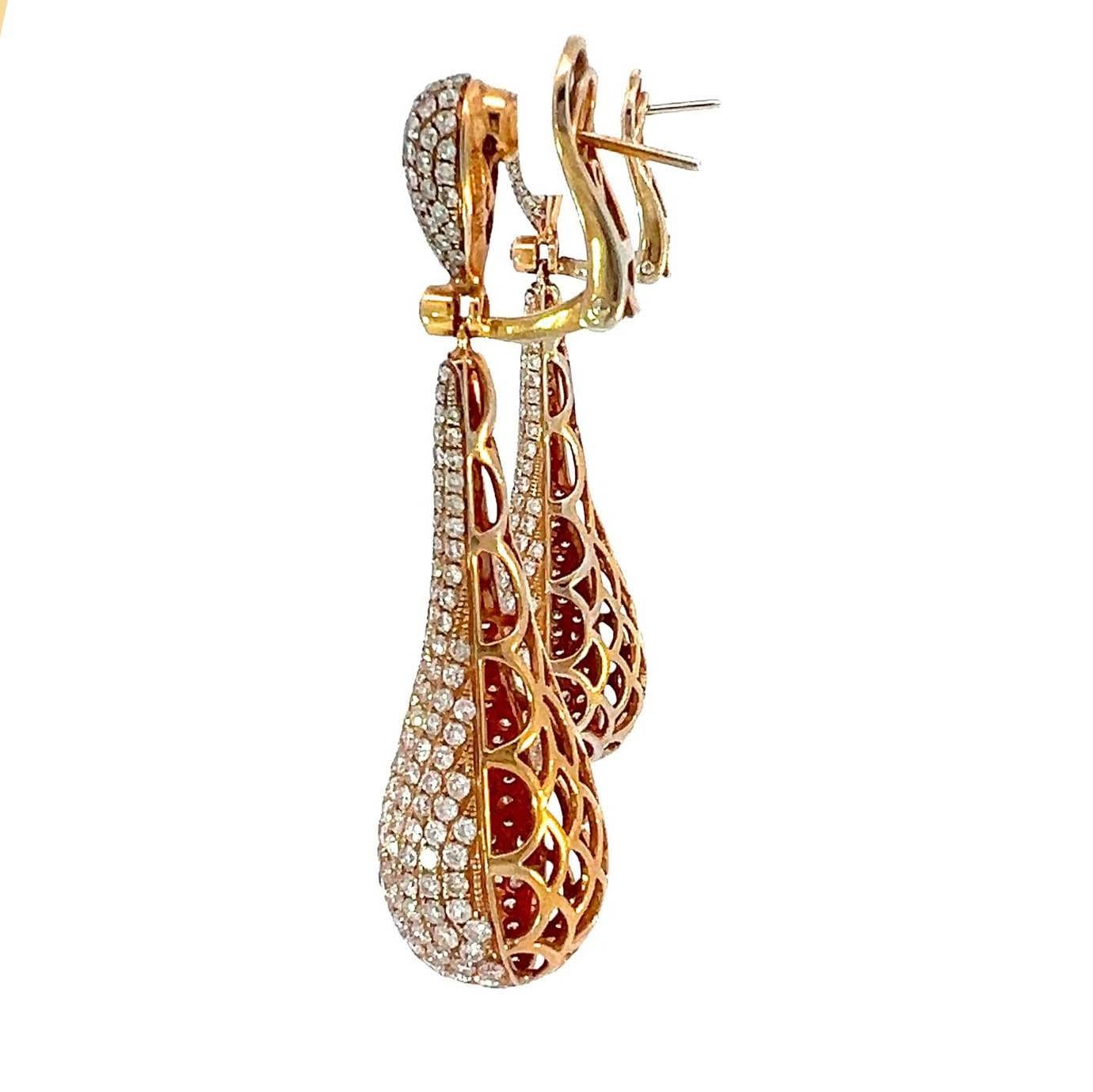 Donna Orecchini a goccia con diamante con chiusura a leva in vendita