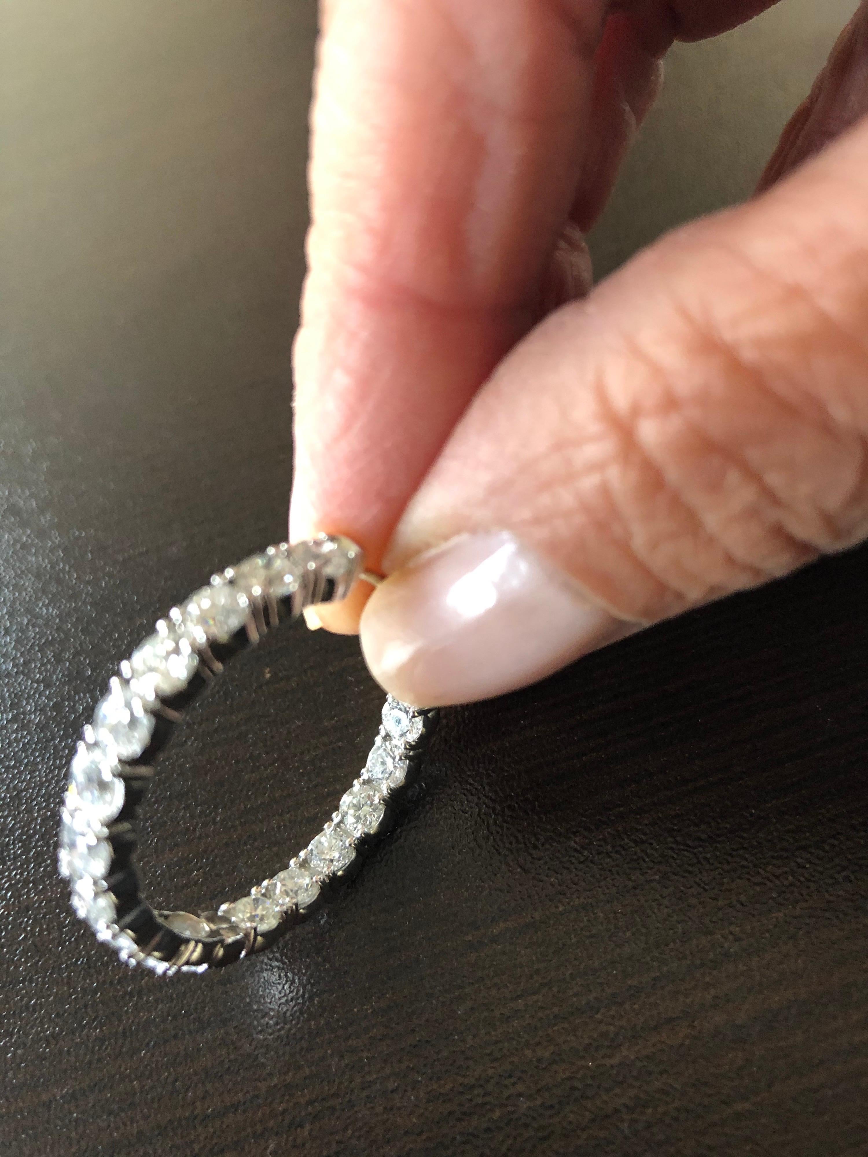 7 Karat Diamant-Creolen-Ohrringe 14 Karat Weiß im Zustand „Neu“ im Angebot in Great Neck, NY