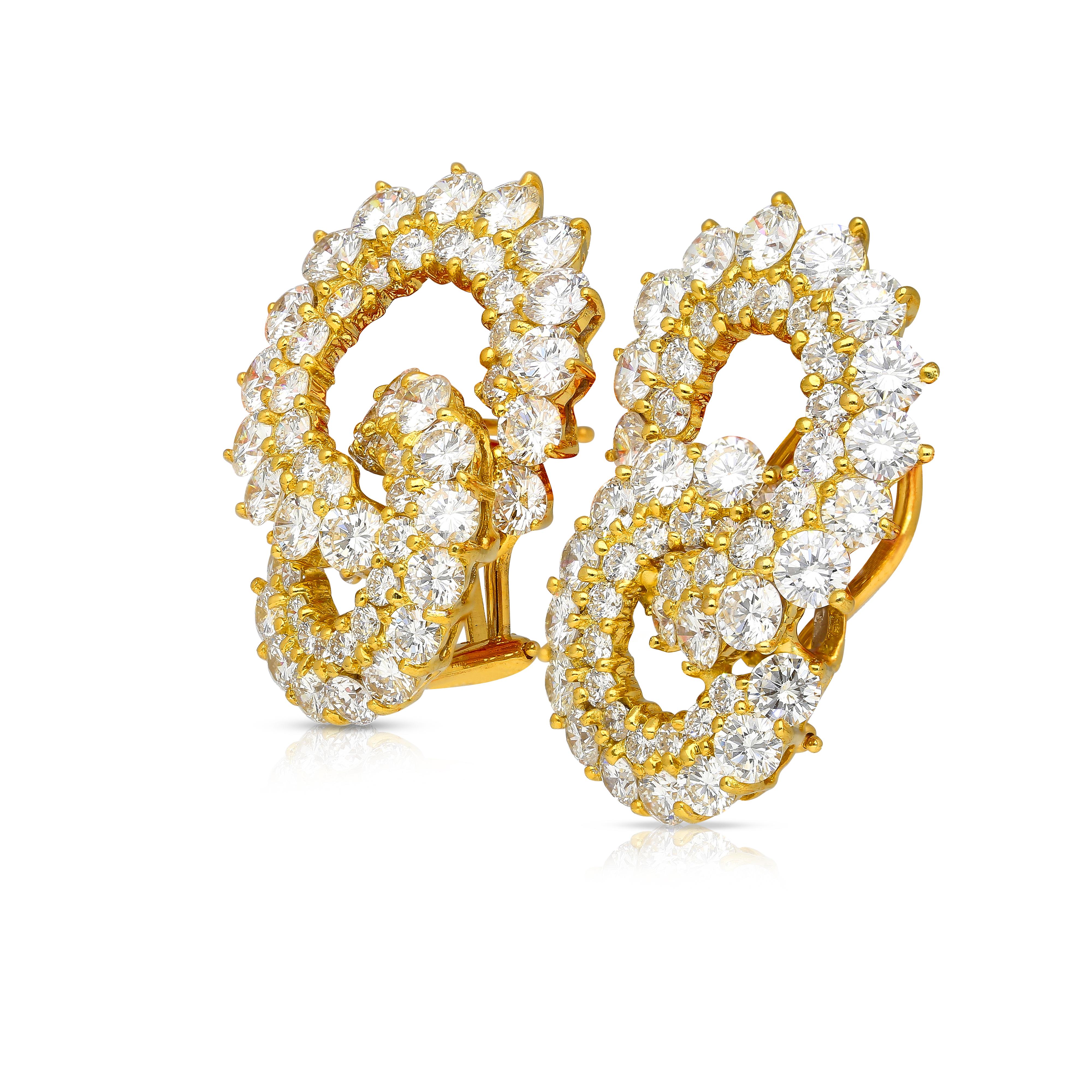 Grandes boucles d'oreilles à clip en or jaune 18 carats avec motif infini en diamant naturel. Les diamants sont de qualité supérieure E-F/VVS, sertis à l'emporte-pièce et polis. 

Détails : 
Type d'article : Boucles d'oreilles
Métal : Or jaune