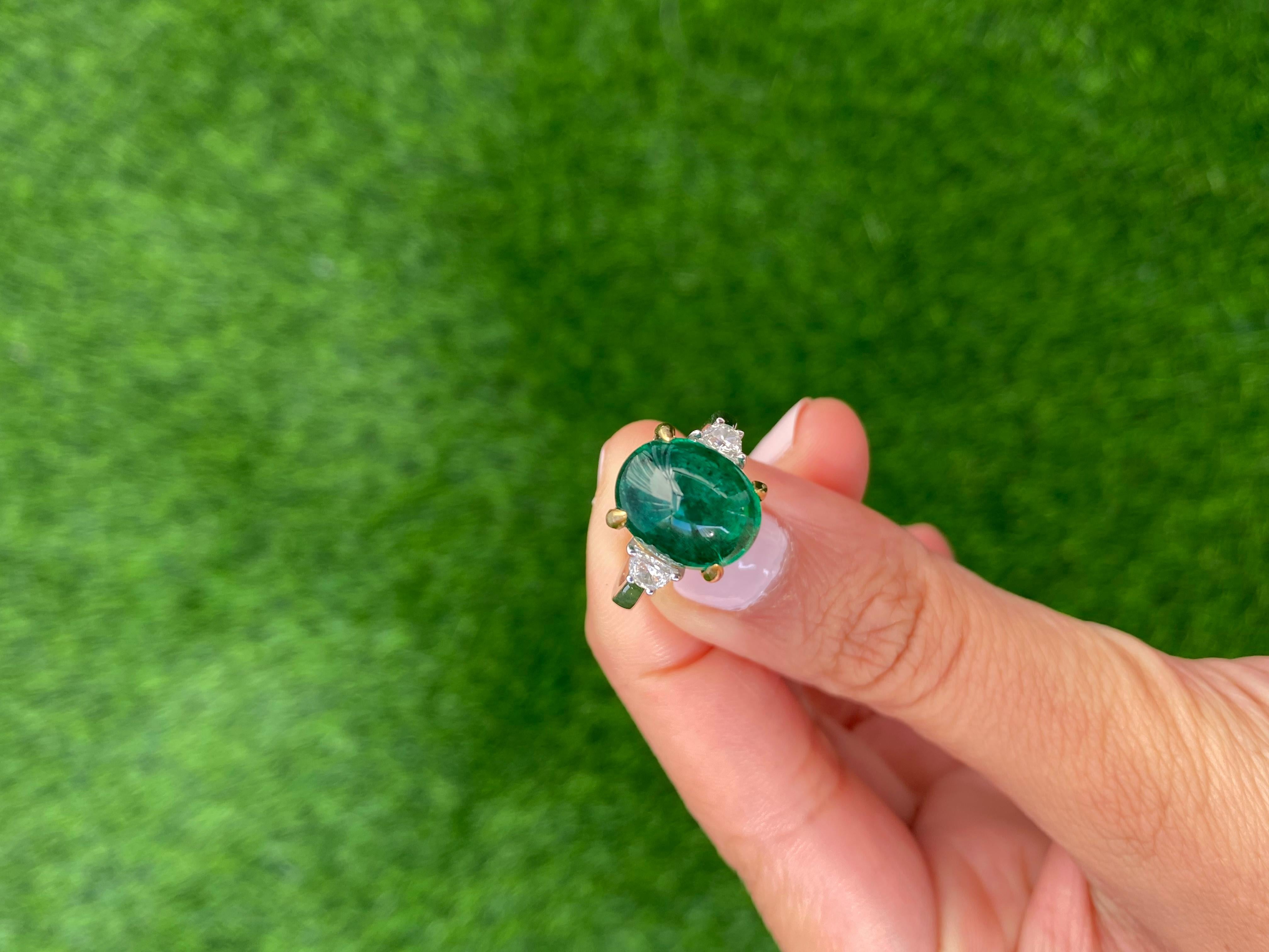 7 Carat Emerald Cabochon and Diamond Three Stone Engagement Ring In New Condition For Sale In Bangkok, Thailand