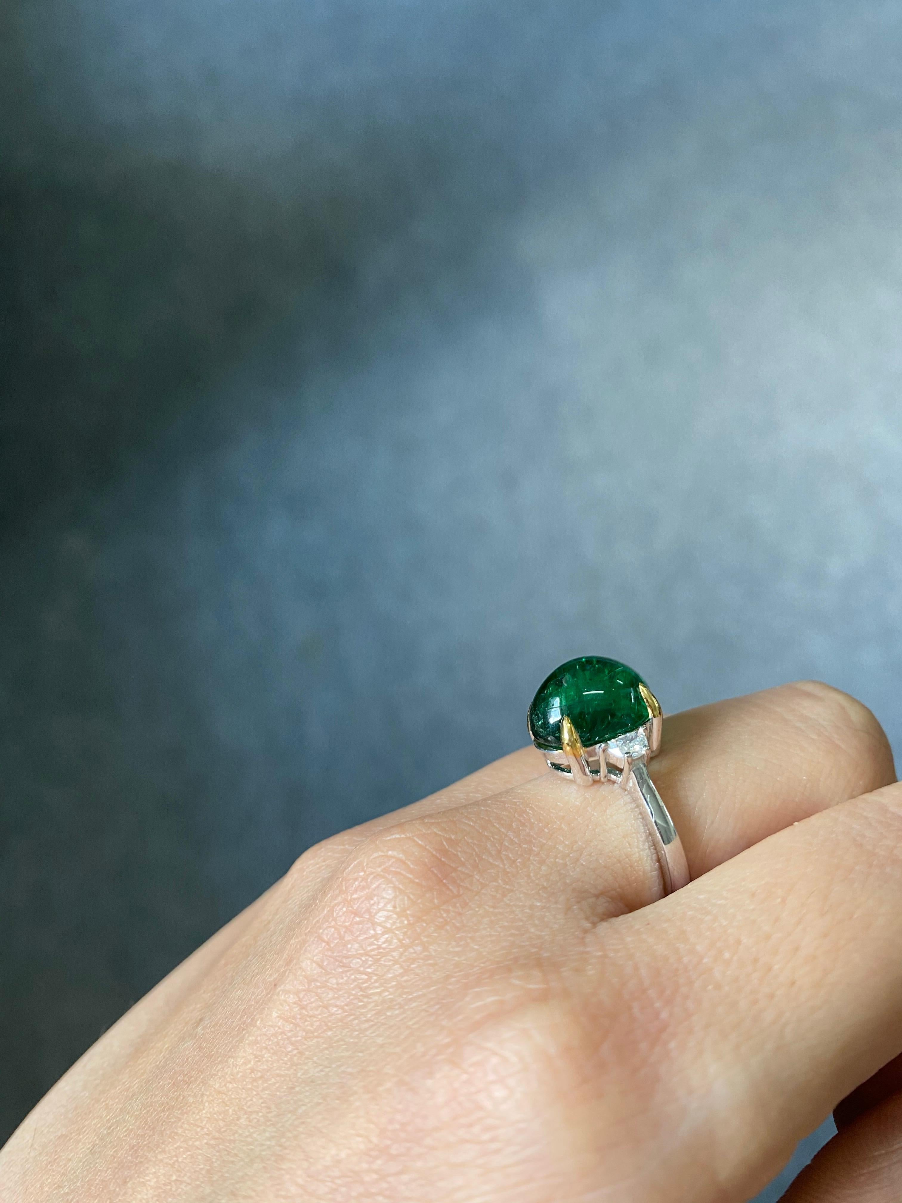 7 Carat Emerald Cabochon and Diamond Three-Stone Engagement Ring In New Condition For Sale In Bangkok, Thailand