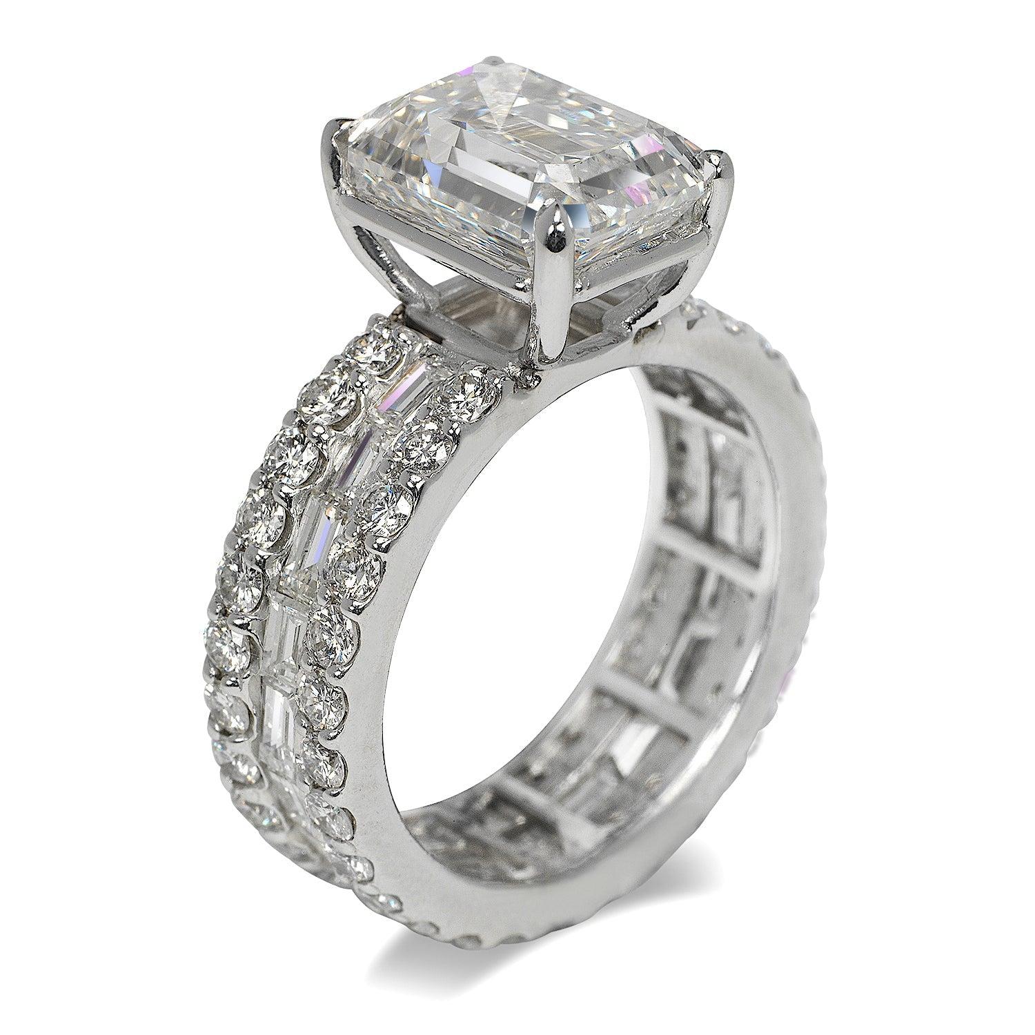 Taille émeraude Bague de fiançailles avec diamant taille émeraude de 7 carats certifié GIA, H VVS1 en vente