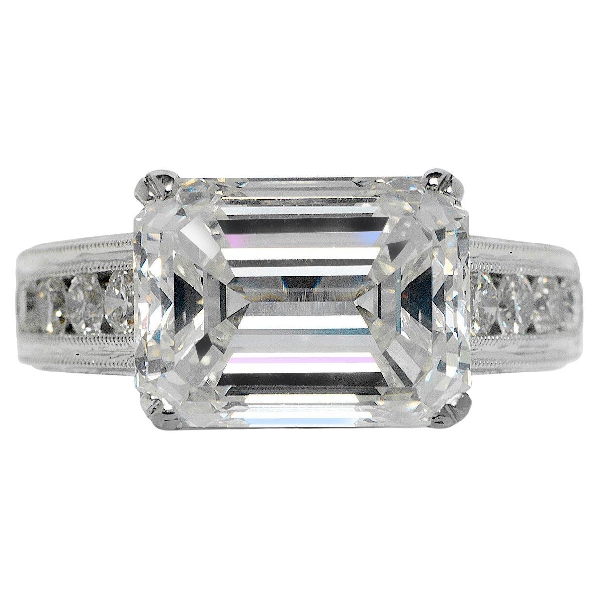 Bague de fiançailles avec diamant taille émeraude de 7 carats certifié GIA, H VVS1 en vente
