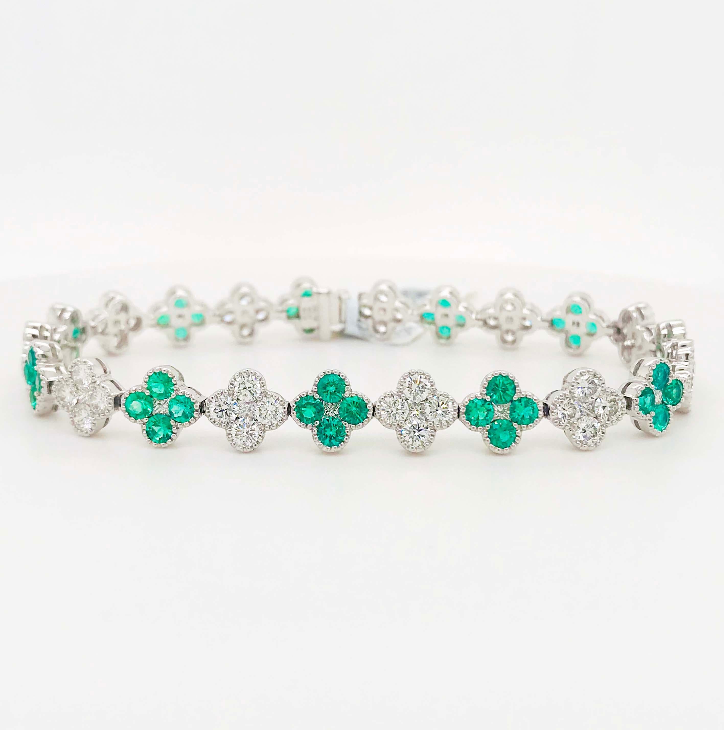 Round Cut 7 Carat Emerald and Diamond Clover Tennis Bracelet 18 Karat White Gold