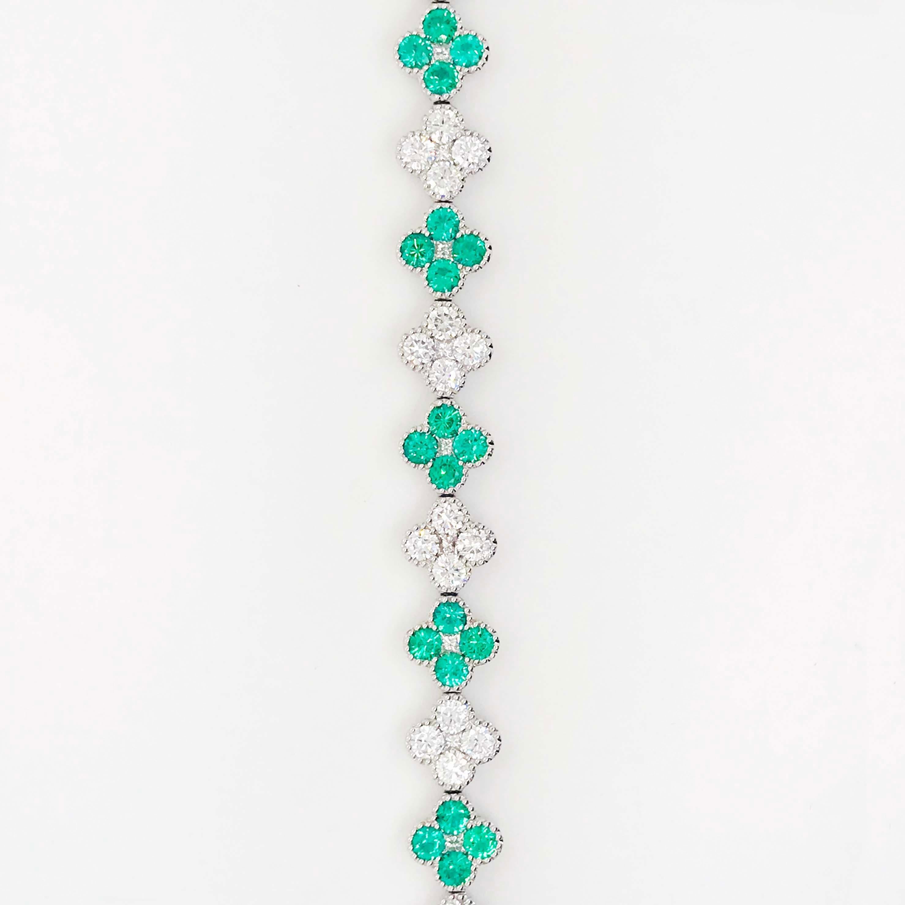 7 Carat Emerald and Diamond Clover Tennis Bracelet 18 Karat White Gold In New Condition In Austin, TX