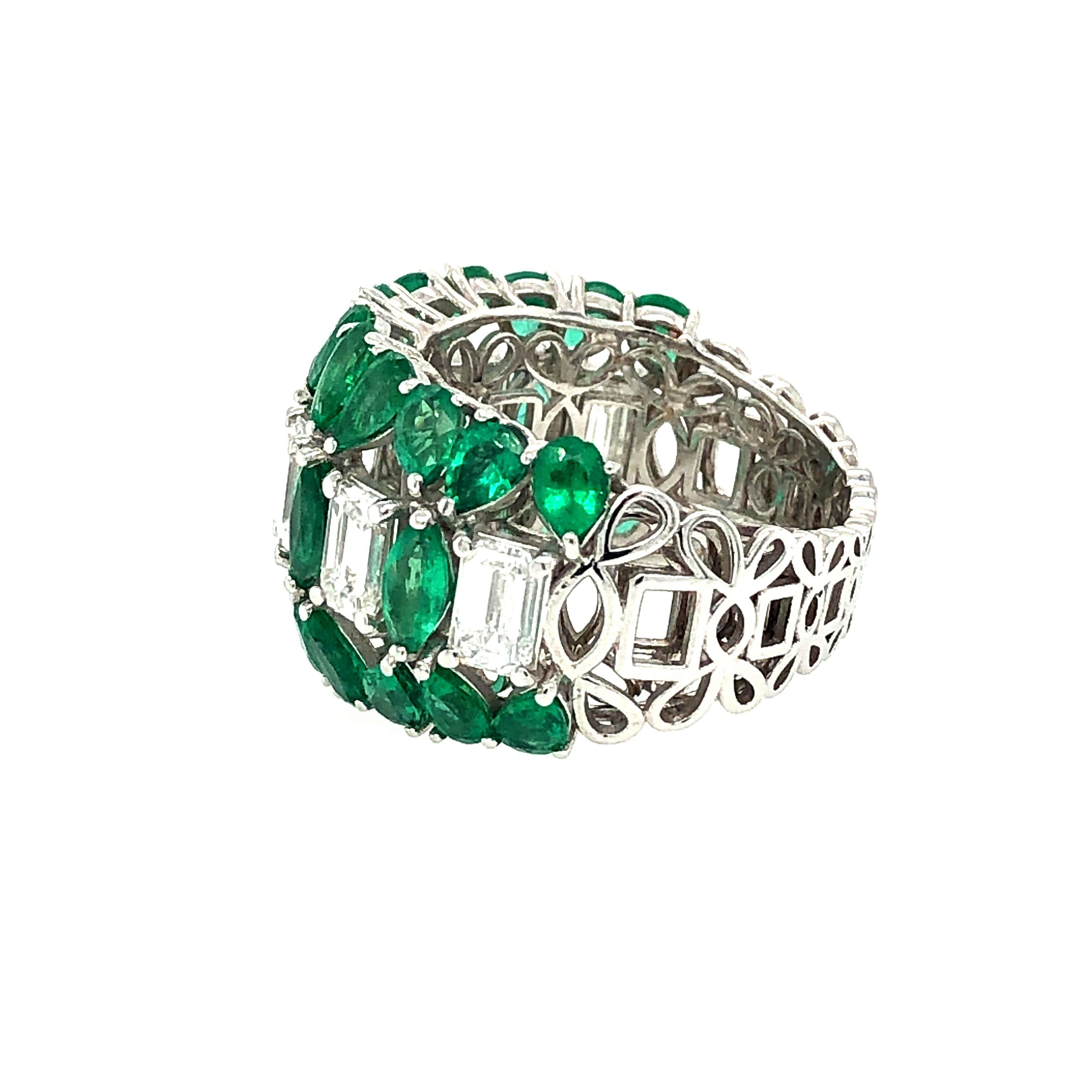 7 Carat Emerald and Diamond Ring 18 Karat Gold In New Condition In Miami, FL