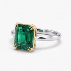 Bague sur mesure avec une émeraude de 7 carats
