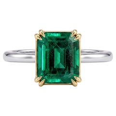 Bague sur mesure avec une émeraude de 7 carats