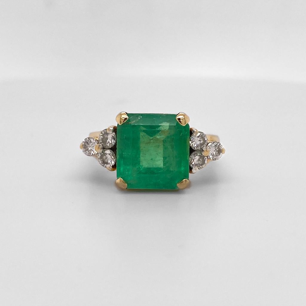 7 Carat Emerald with Diamonds in 18K Yellow Gold, 7.5 Carats Total In New Condition For Sale In Austin, TX
