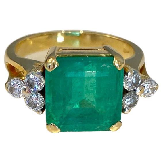 7 Carat Emerald with Diamonds in 18K Yellow Gold, 7.5 Carats Total For Sale